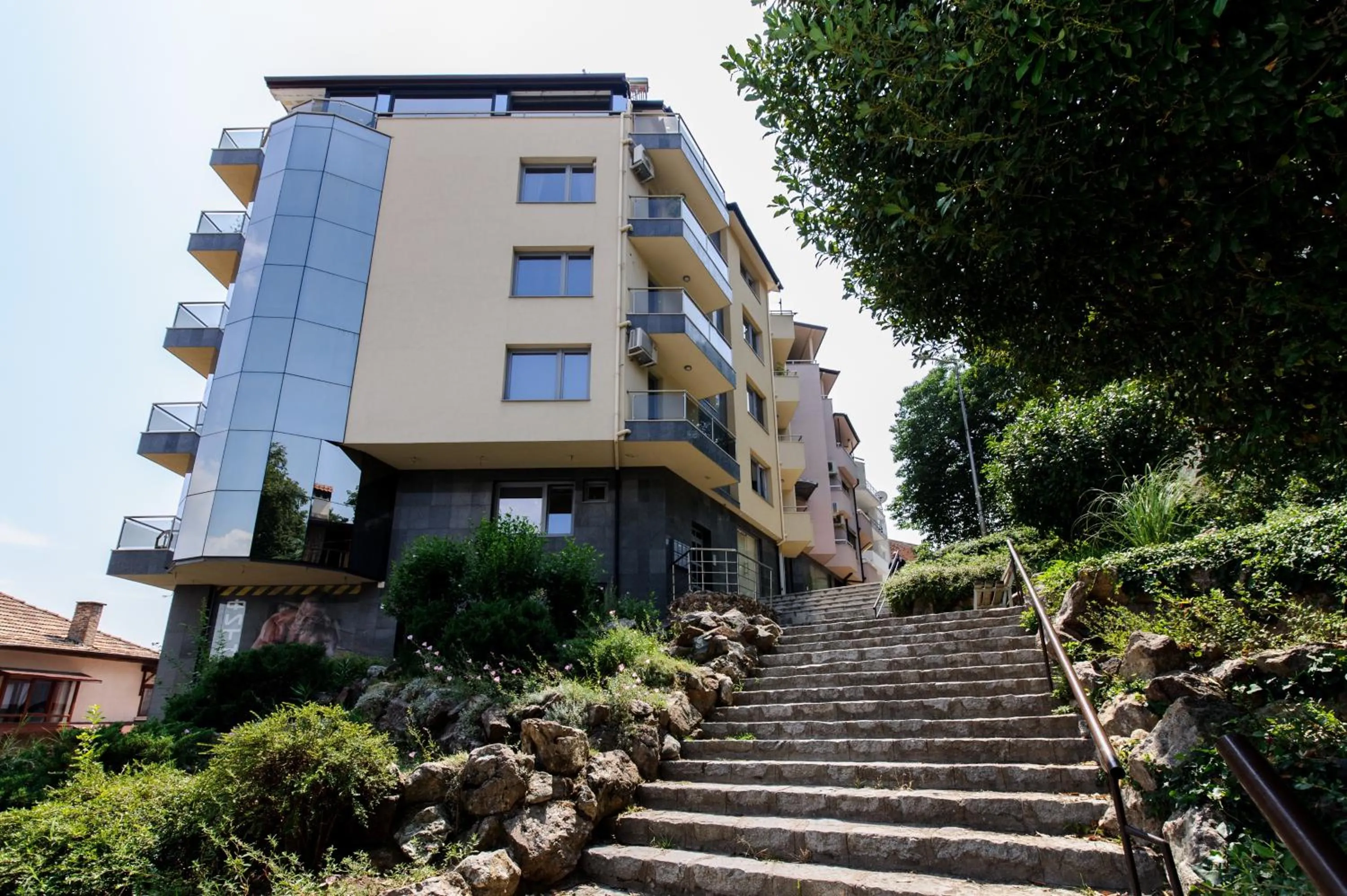 Facade/entrance in Sandanski Peak Guest Rooms