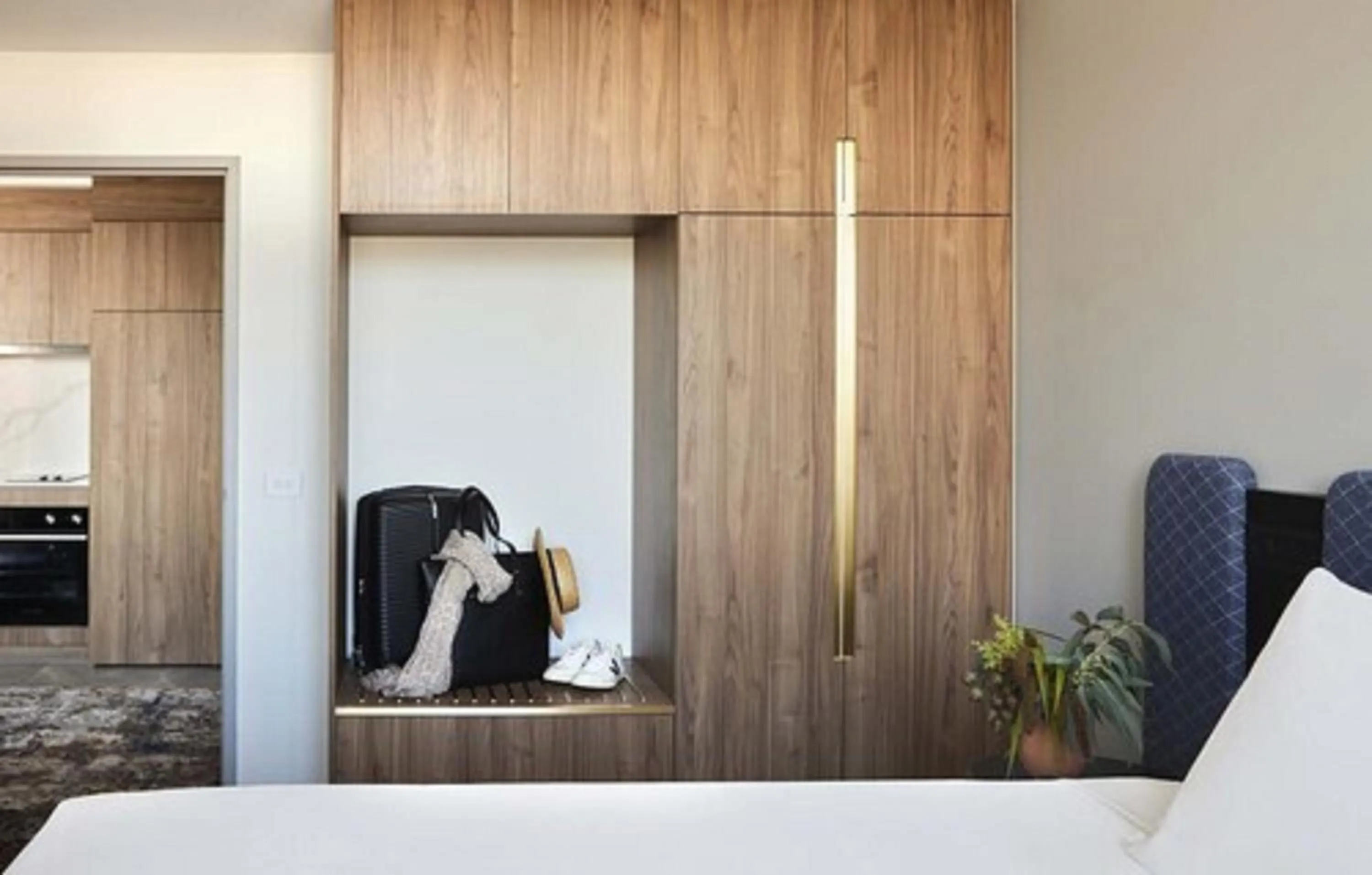 wardrobe in Adina Apartment Hotel Melbourne, Pentridge