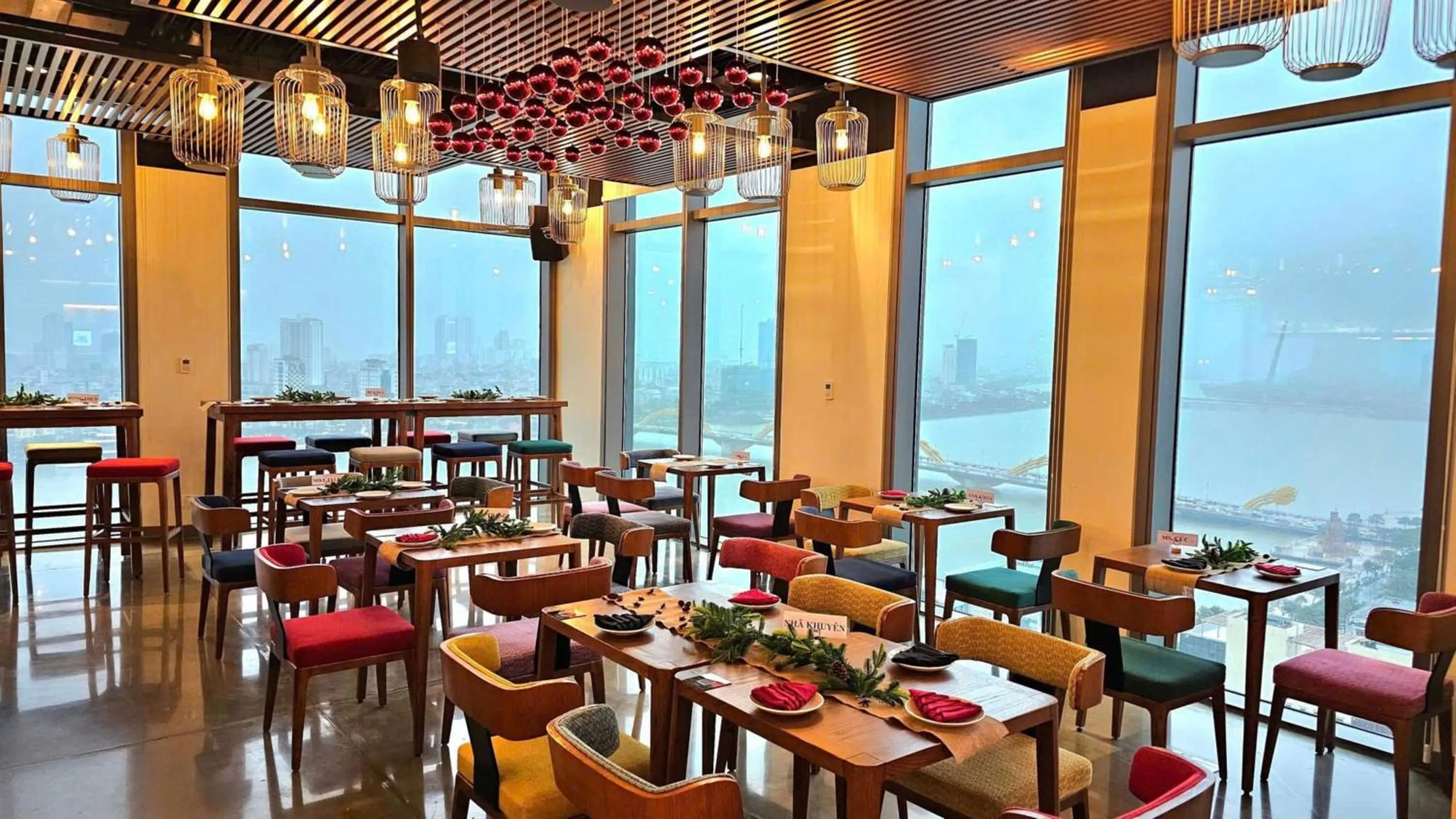 Restaurant/places to eat in Wink Hotel Danang Centre - 24hrs Stay