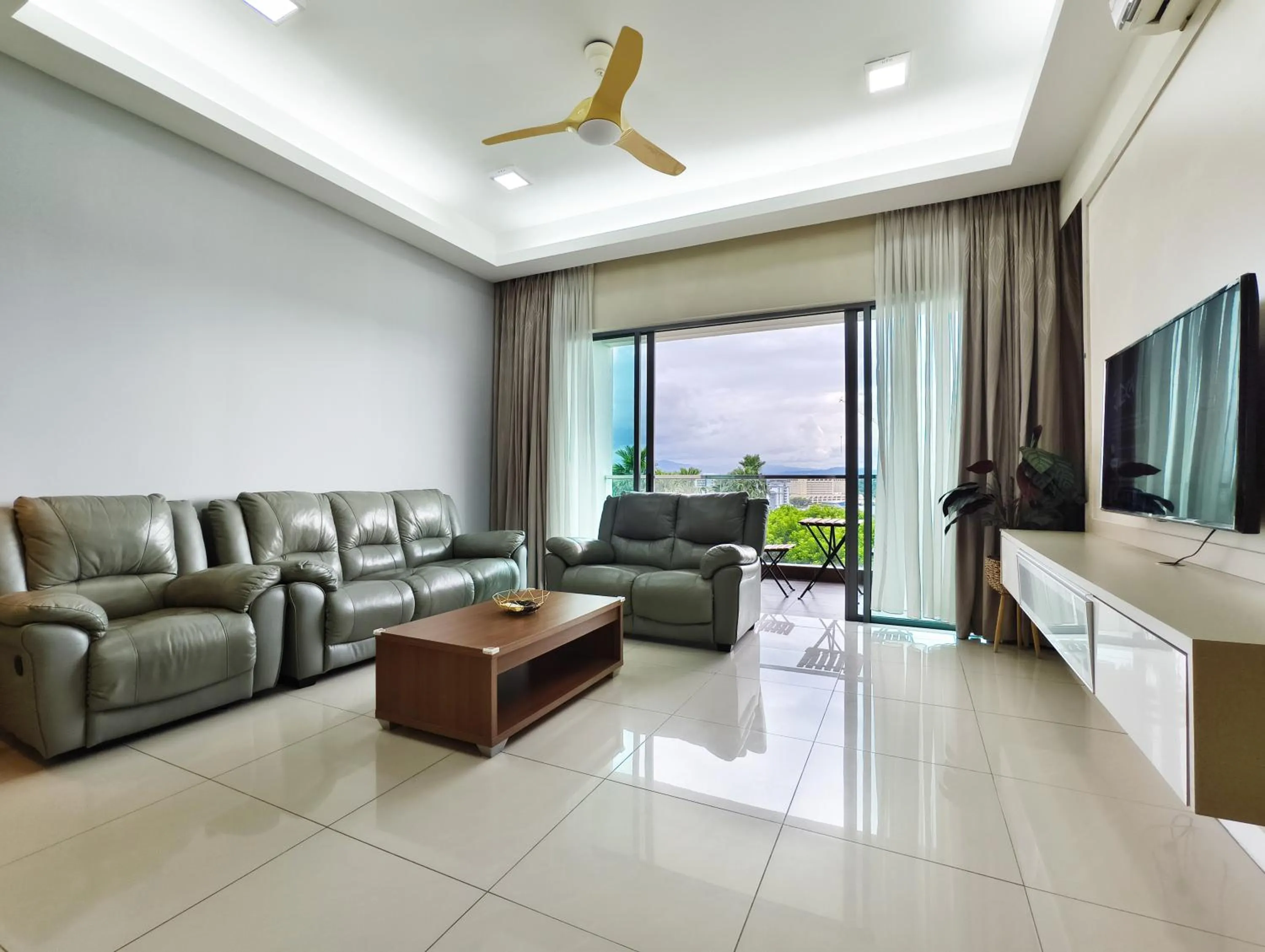 TV and multimedia in AJ Suites @ Loft Imago KK