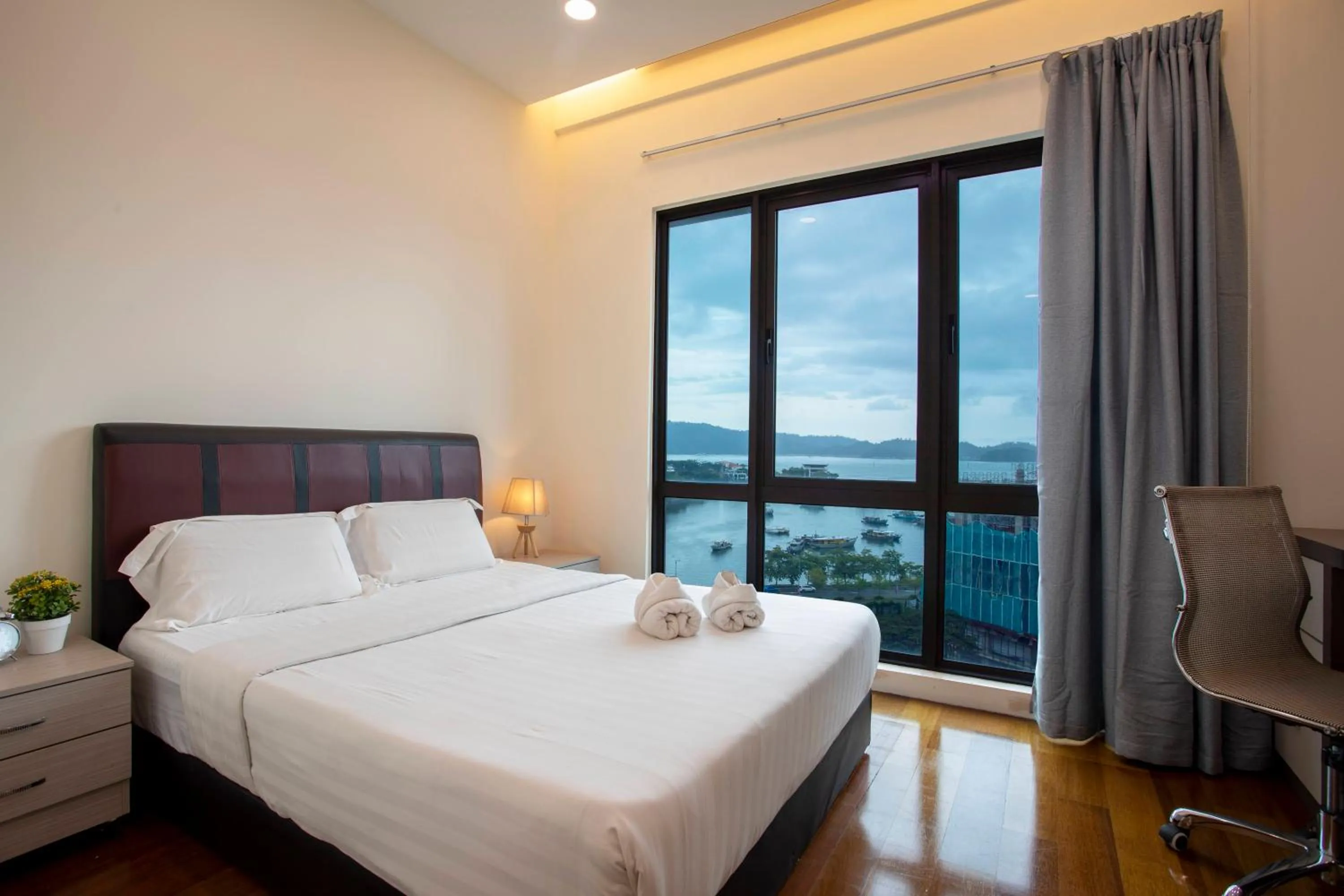 Bed in AJ Suites @ Loft Imago KK