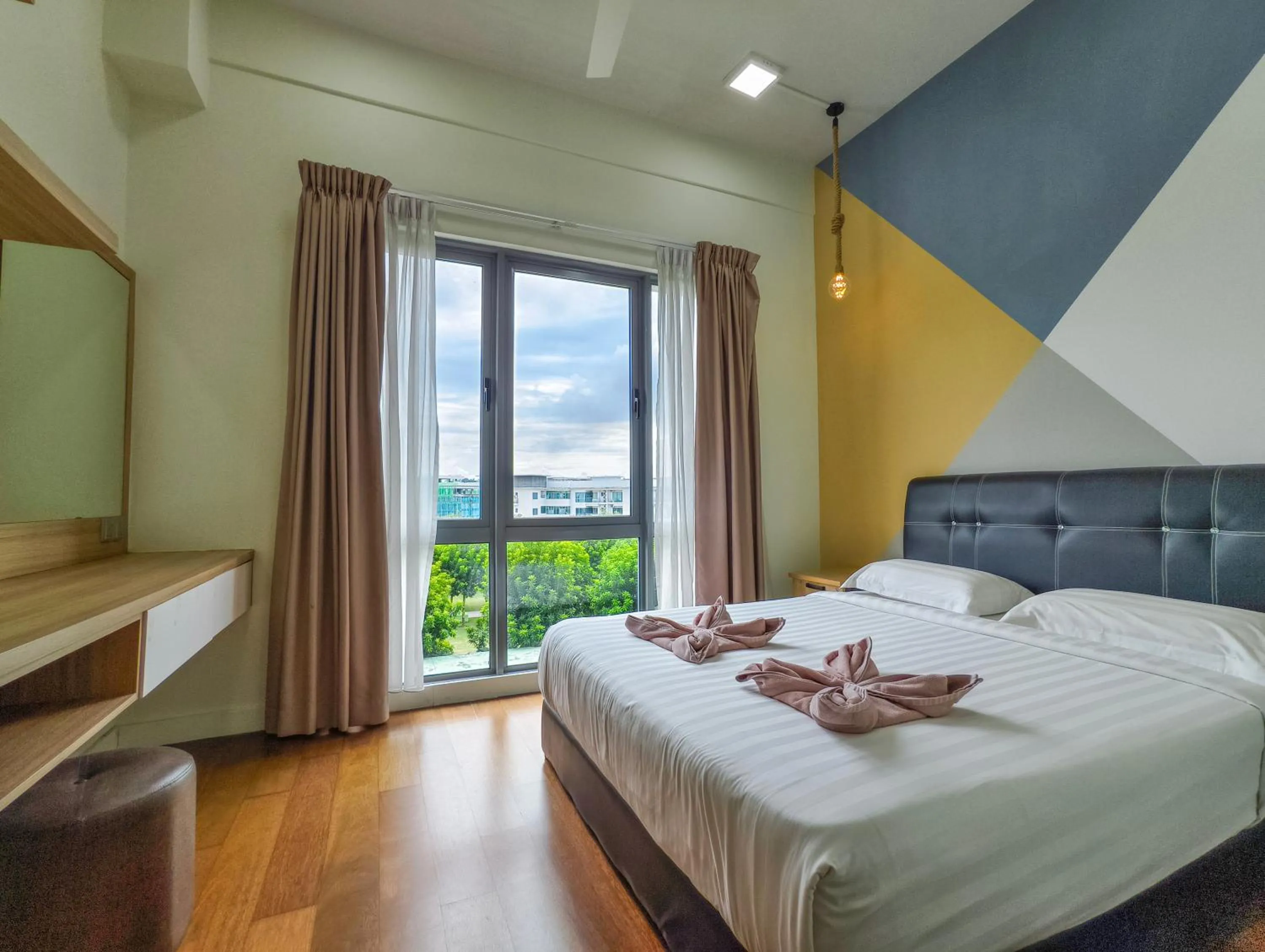 Bed in AJ Suites @ Loft Imago KK