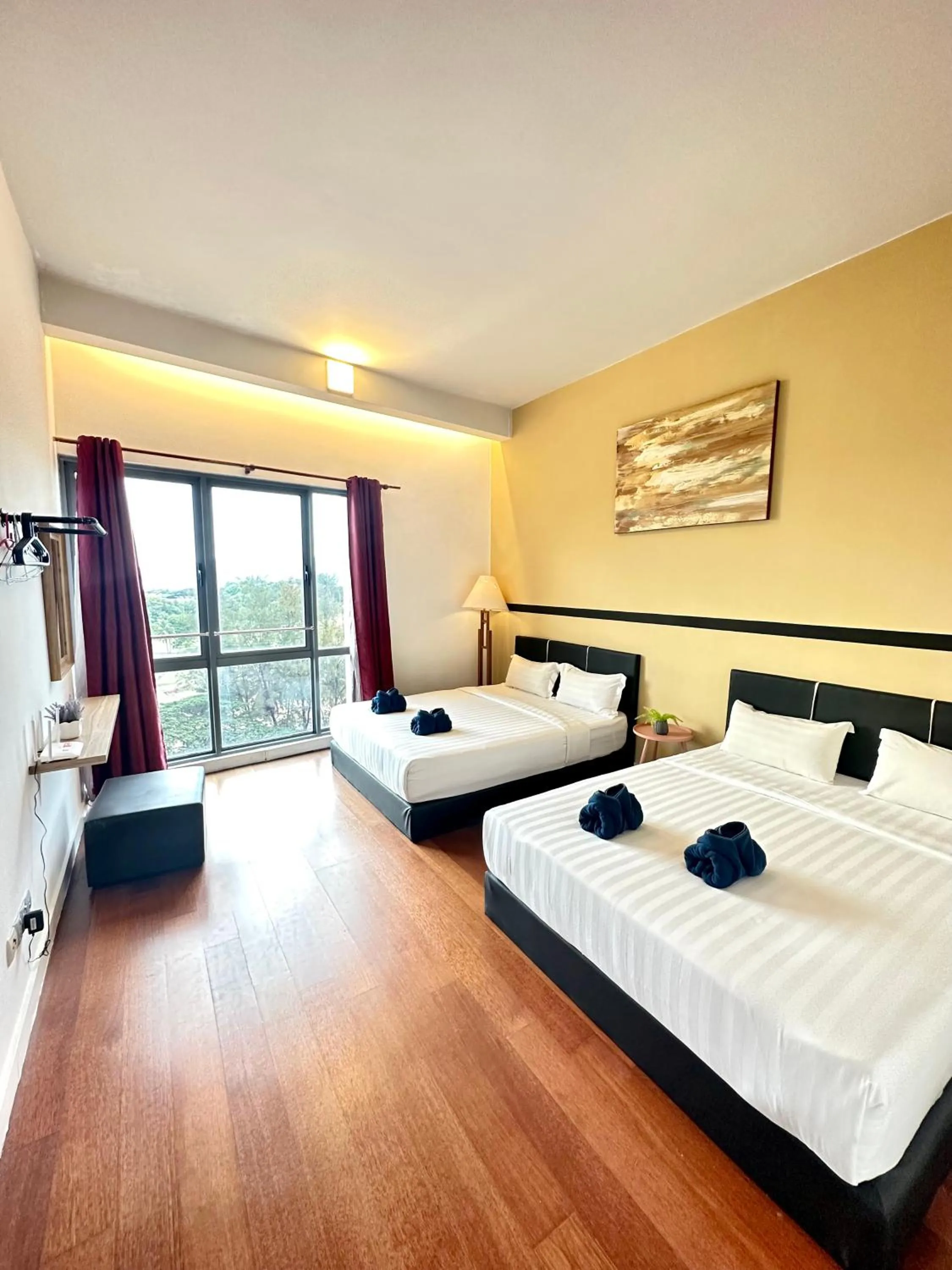 Bed in AJ Suites @ Loft Imago KK