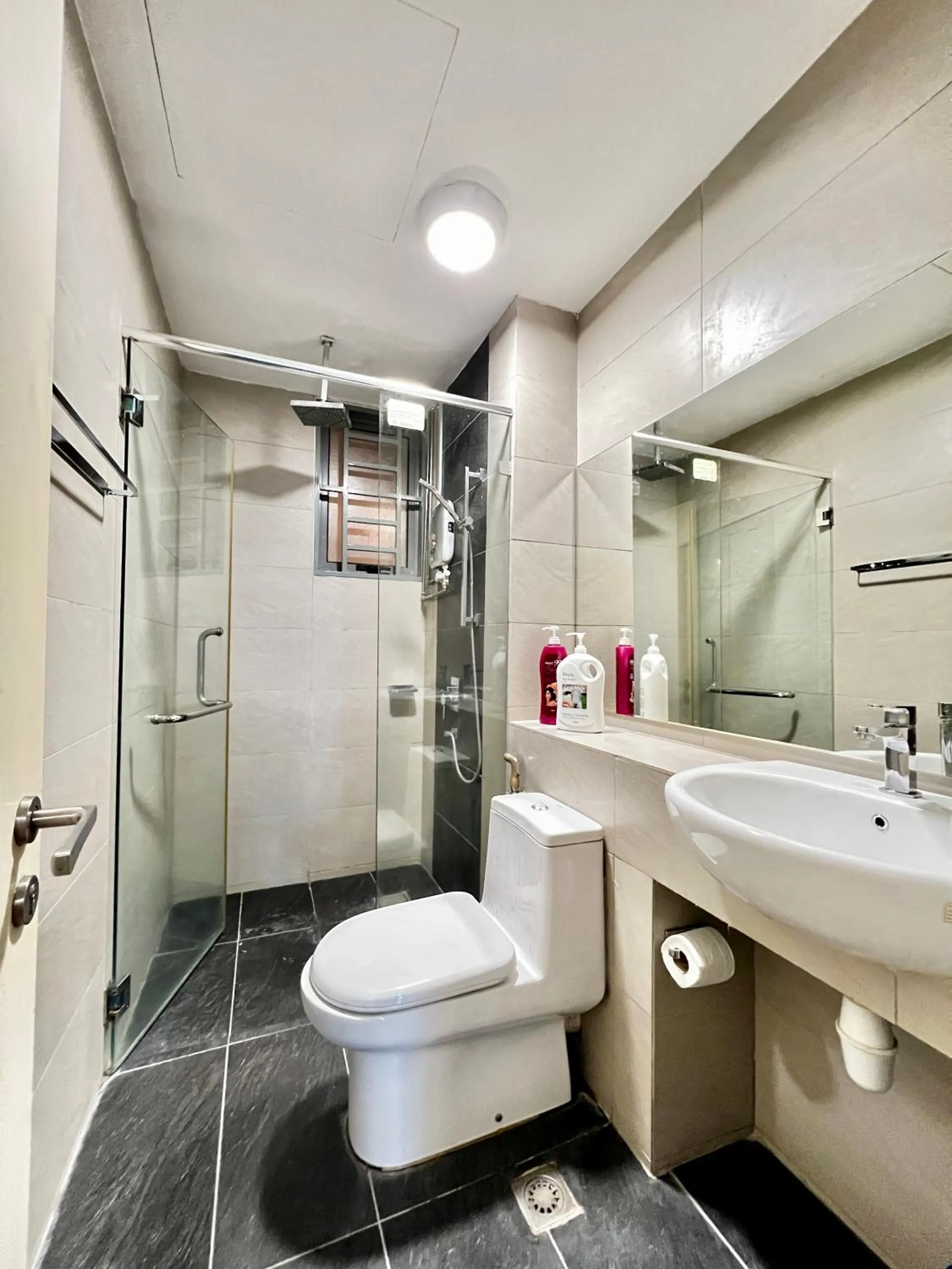 Shower in AJ Suites @ Loft Imago KK