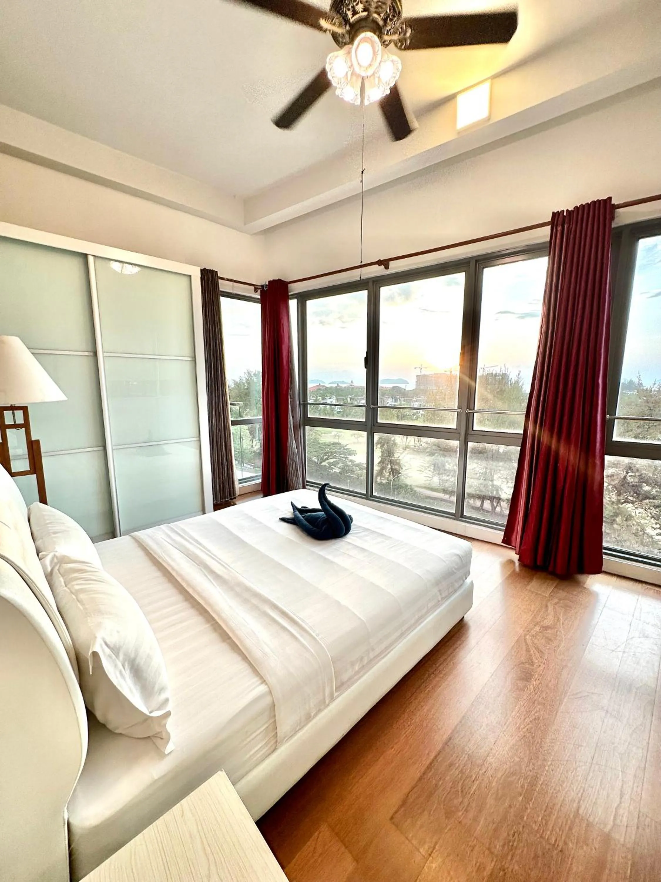 Bed in AJ Suites @ Loft Imago KK