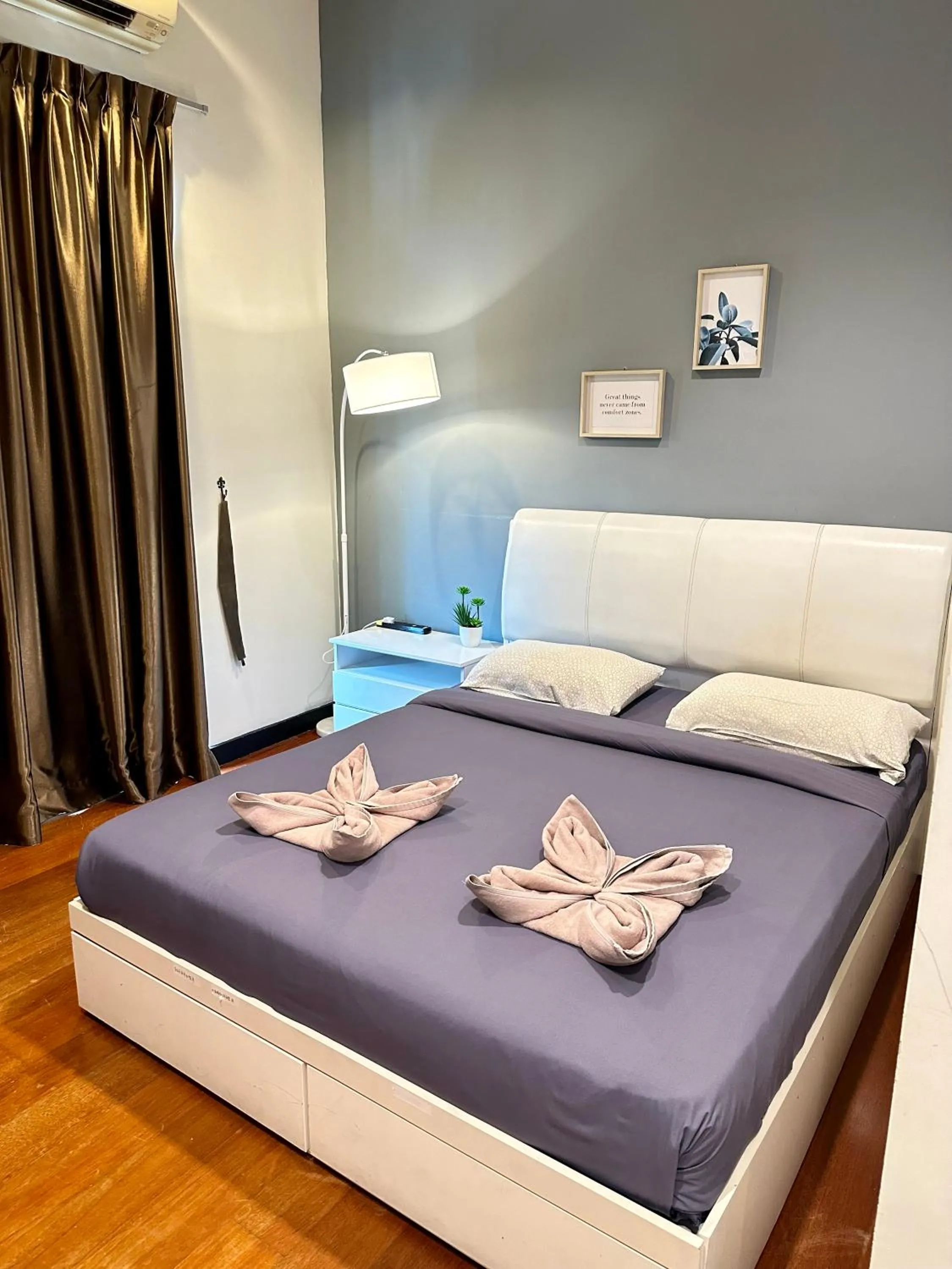 Bed in AJ Suites @ Loft Imago KK