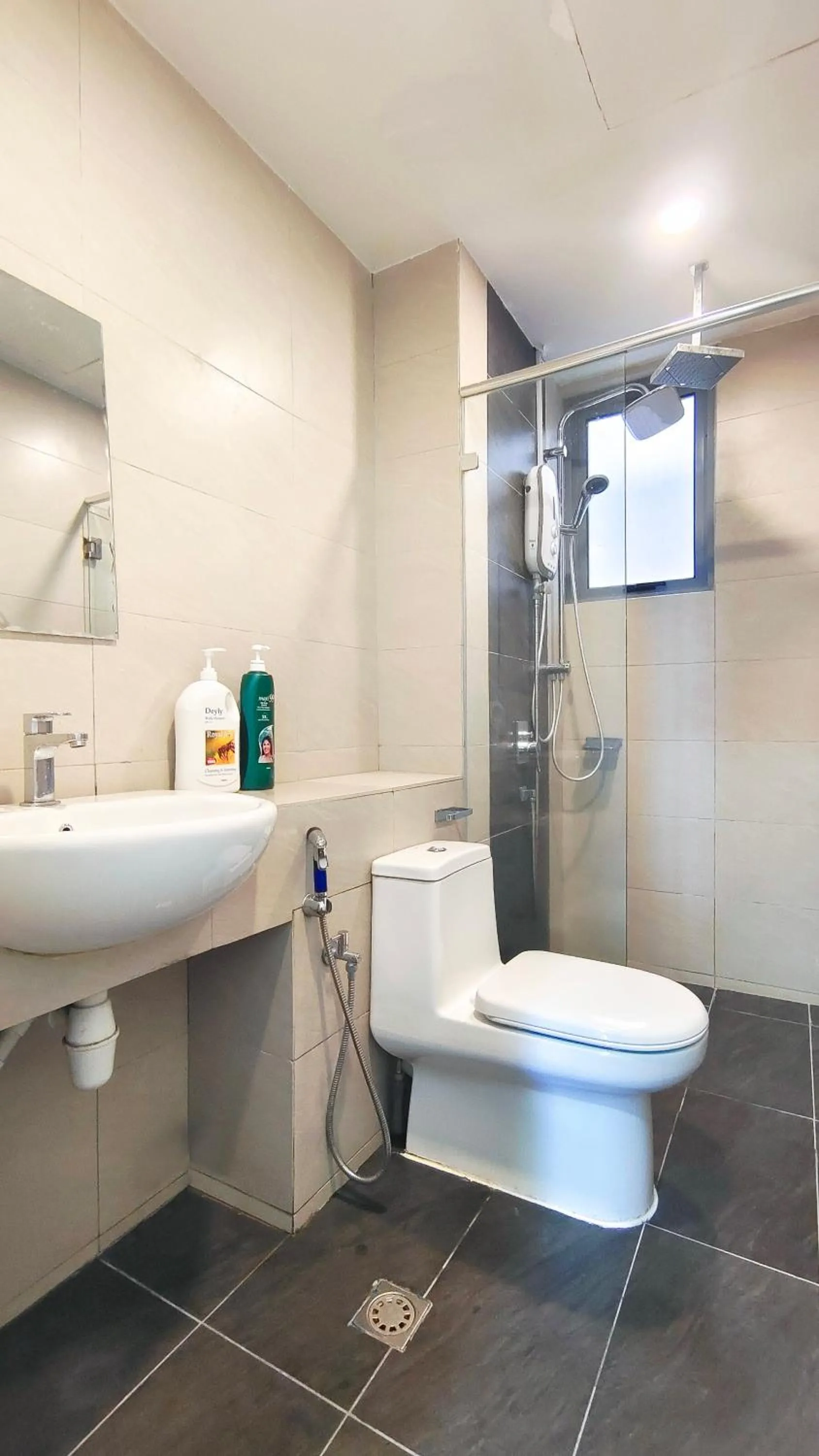 Toilet in AJ Suites @ Loft Imago KK