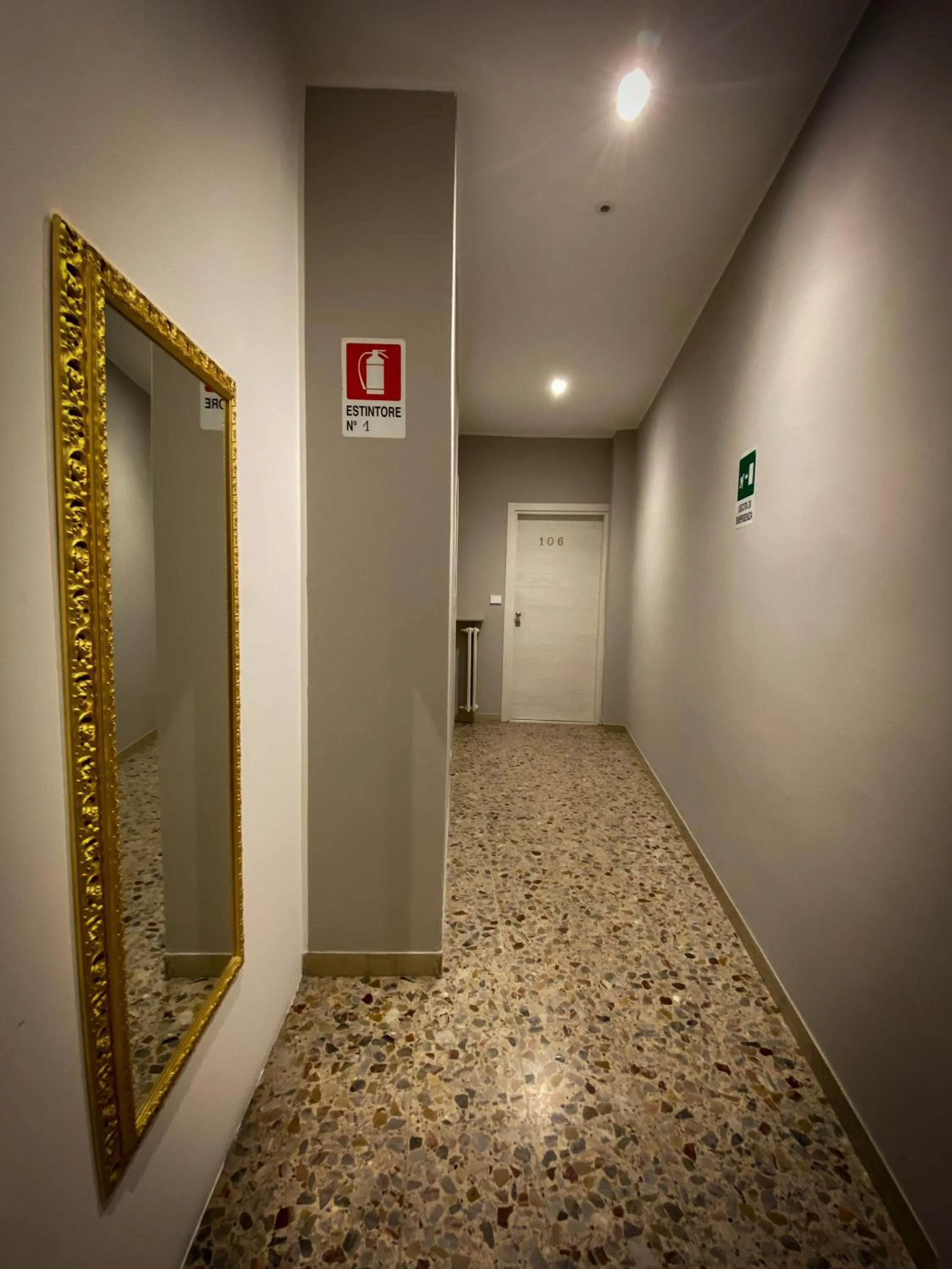 Communal lounge/ TV room in Hotel Arena