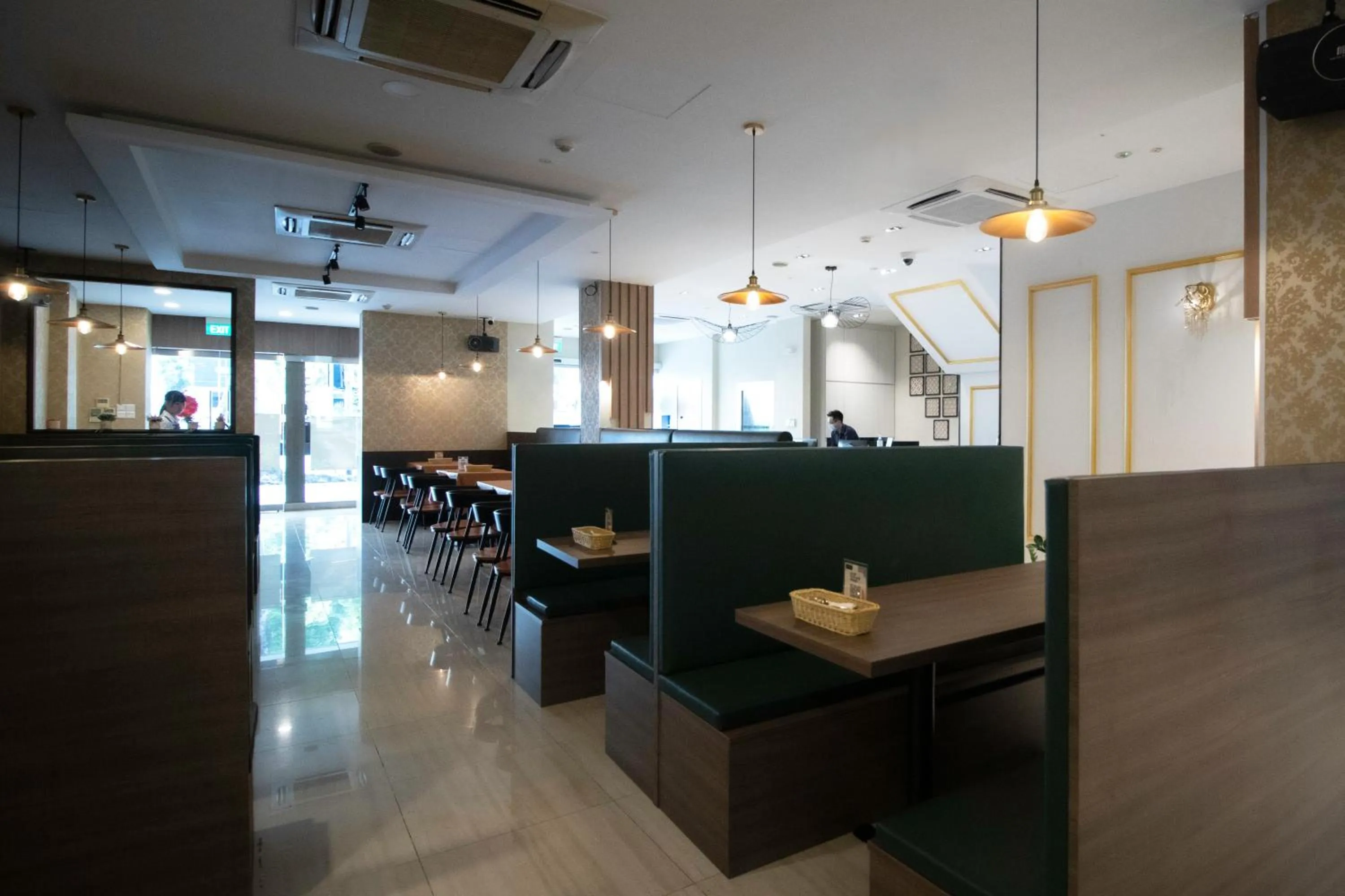 Restaurant/places to eat in Victoria Hotel a NuVe Group Collection