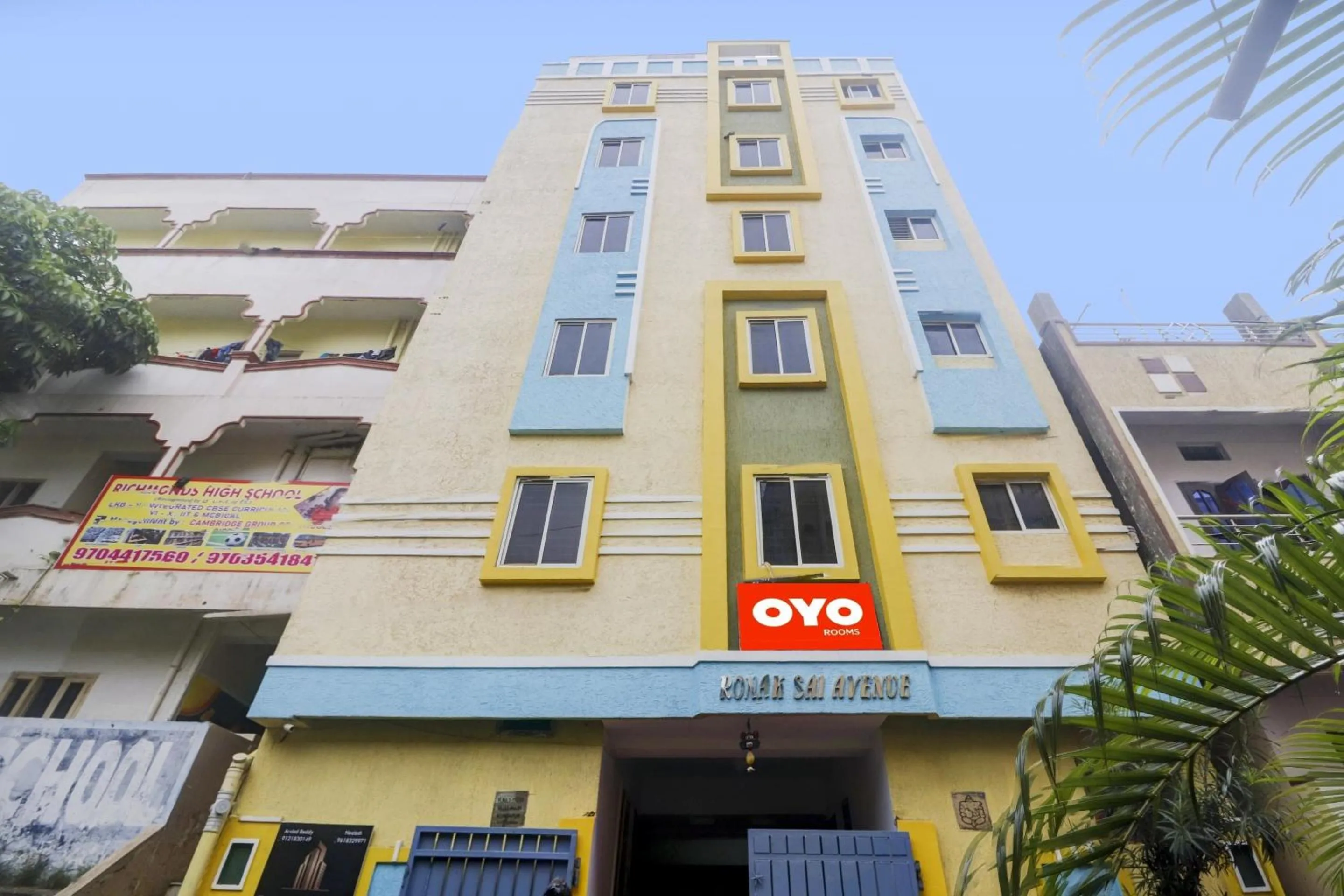 Facade/entrance in Hotel O RR