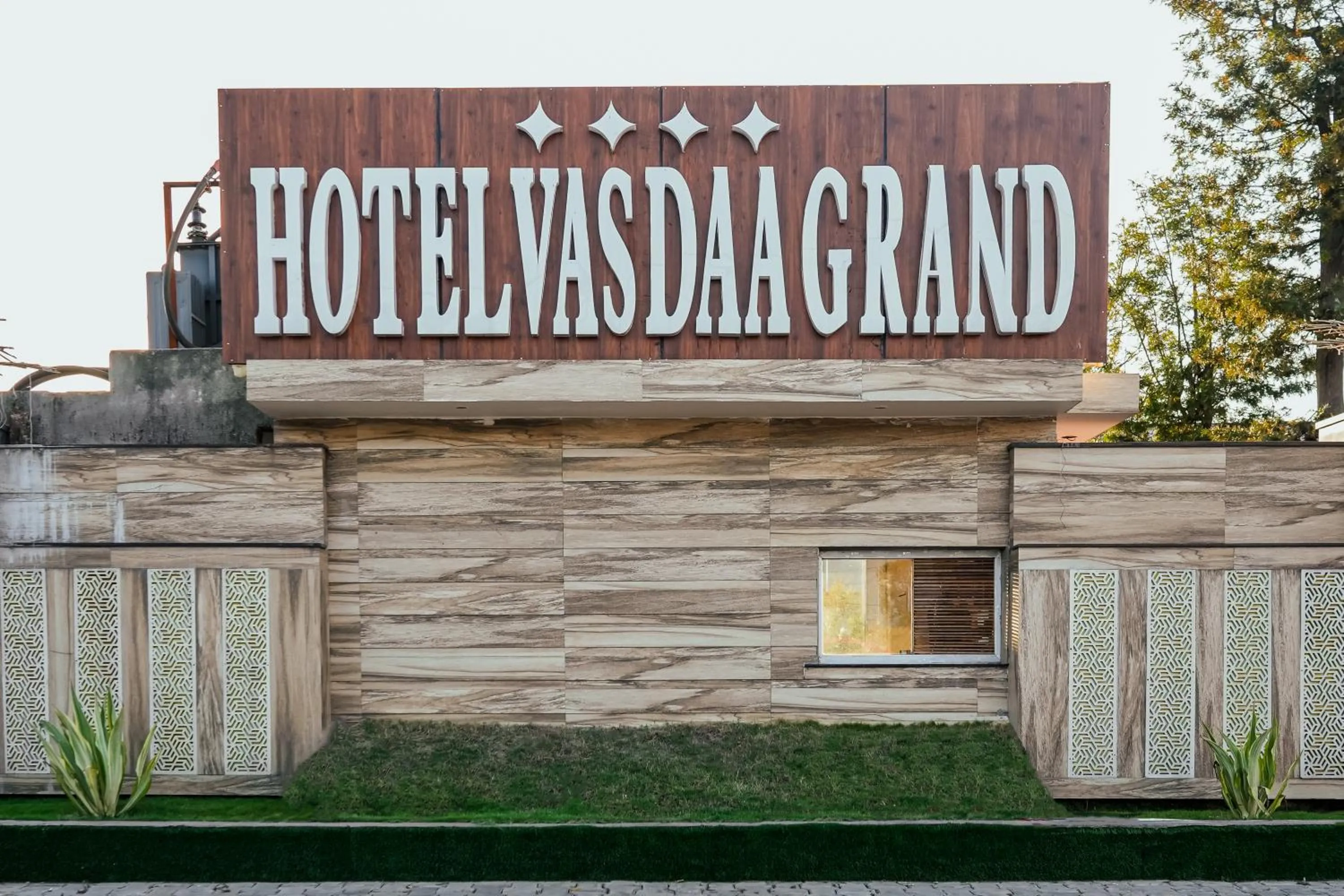 Property building in Hotel Vasdaa Grand