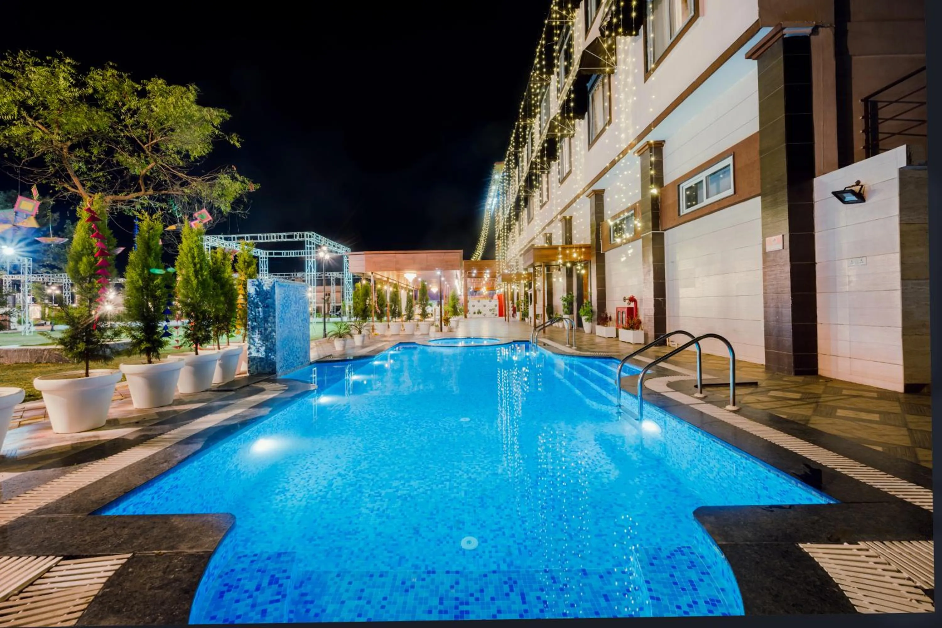 Night in Hotel Vasdaa Grand