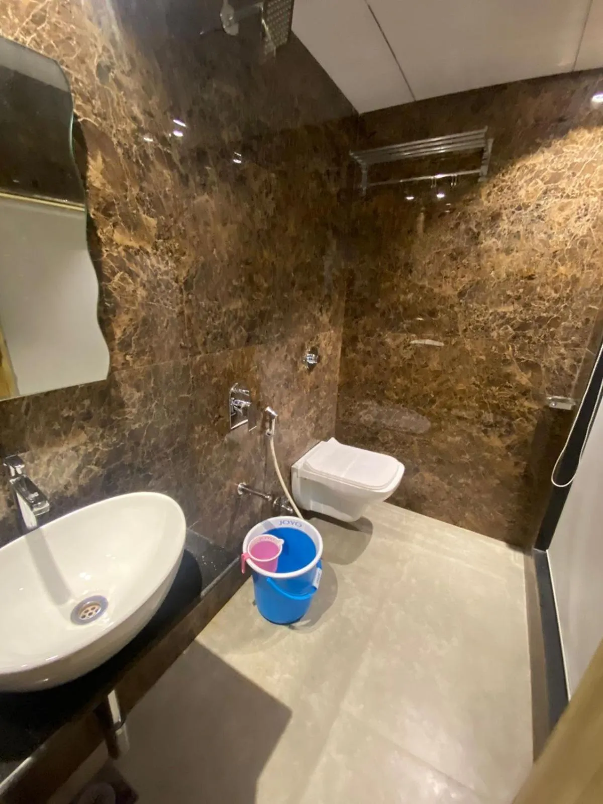 Bathroom in Hotel BKC CROWN - Near Trade Centre, Visa Consulate