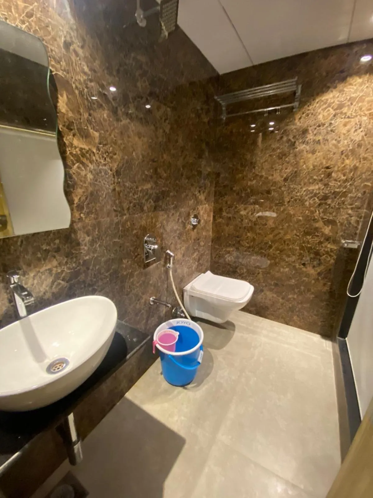 Bathroom in Hotel BKC CROWN - Near Trade Centre, Visa Consulate