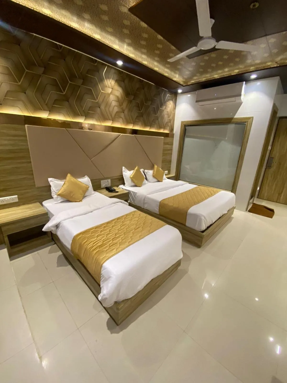 Bed in Hotel BKC CROWN - Near Trade Centre, Visa Consulate