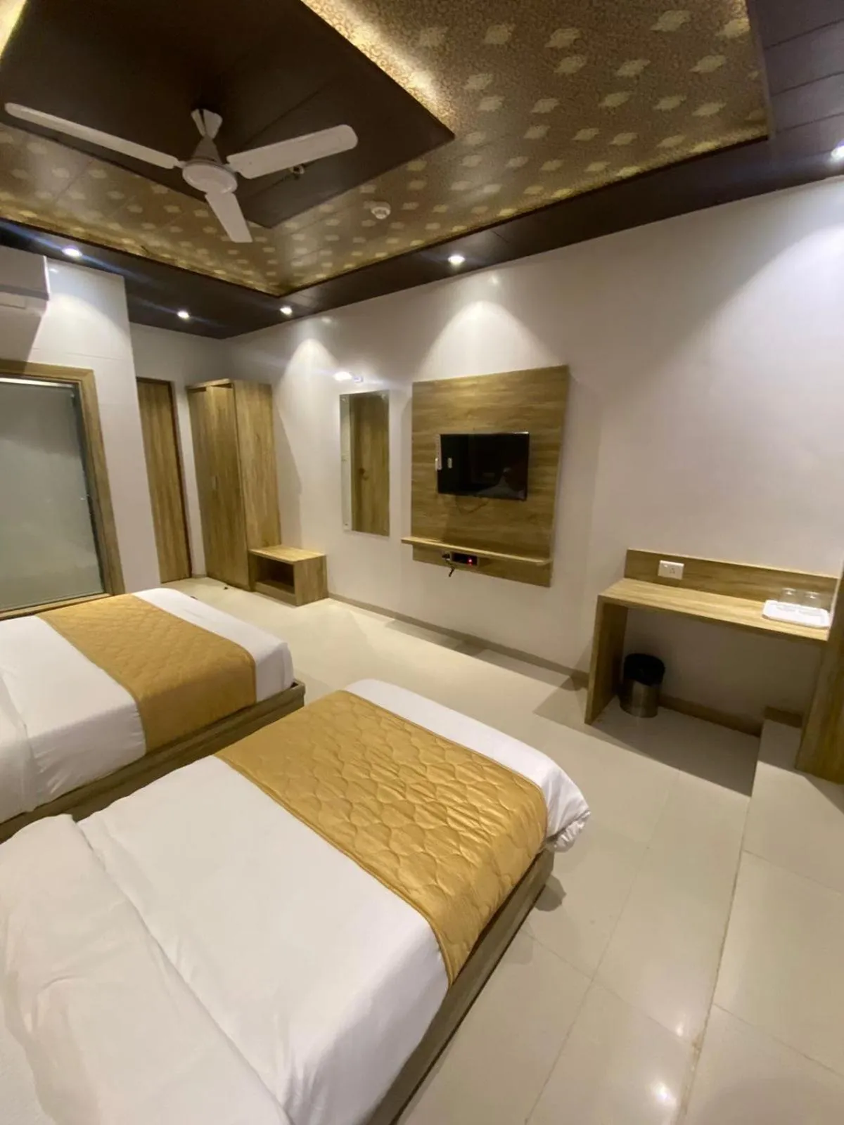 Bed in Hotel BKC CROWN - Near Trade Centre, Visa Consulate