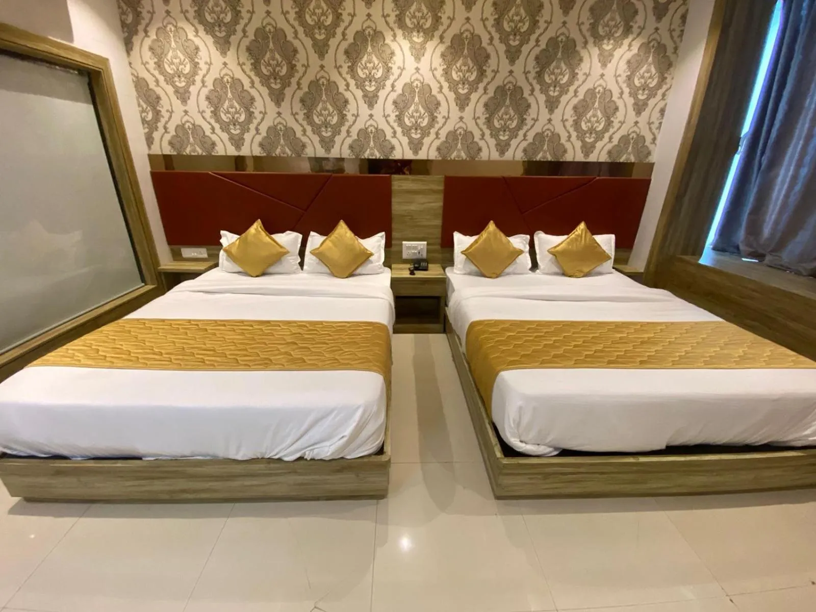 Bed in Hotel BKC CROWN - Near Trade Centre, Visa Consulate