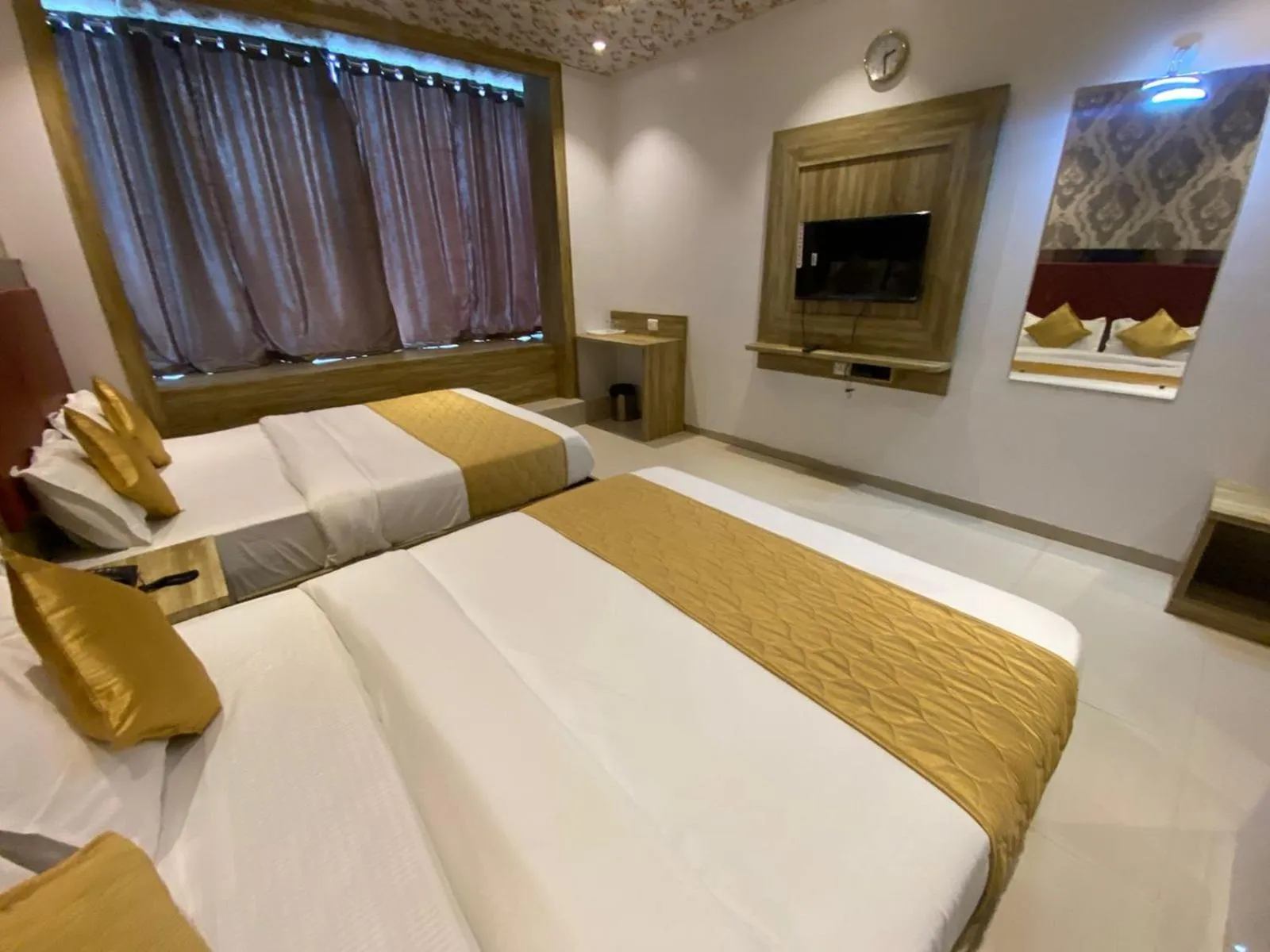 Bed in Hotel BKC CROWN - Near Trade Centre, Visa Consulate