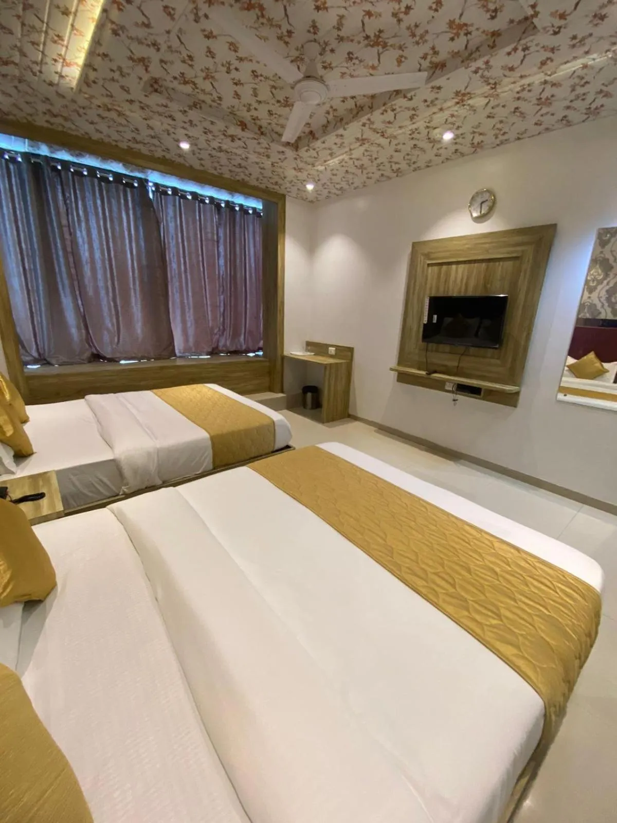 Bed in Hotel BKC CROWN - Near Trade Centre, Visa Consulate