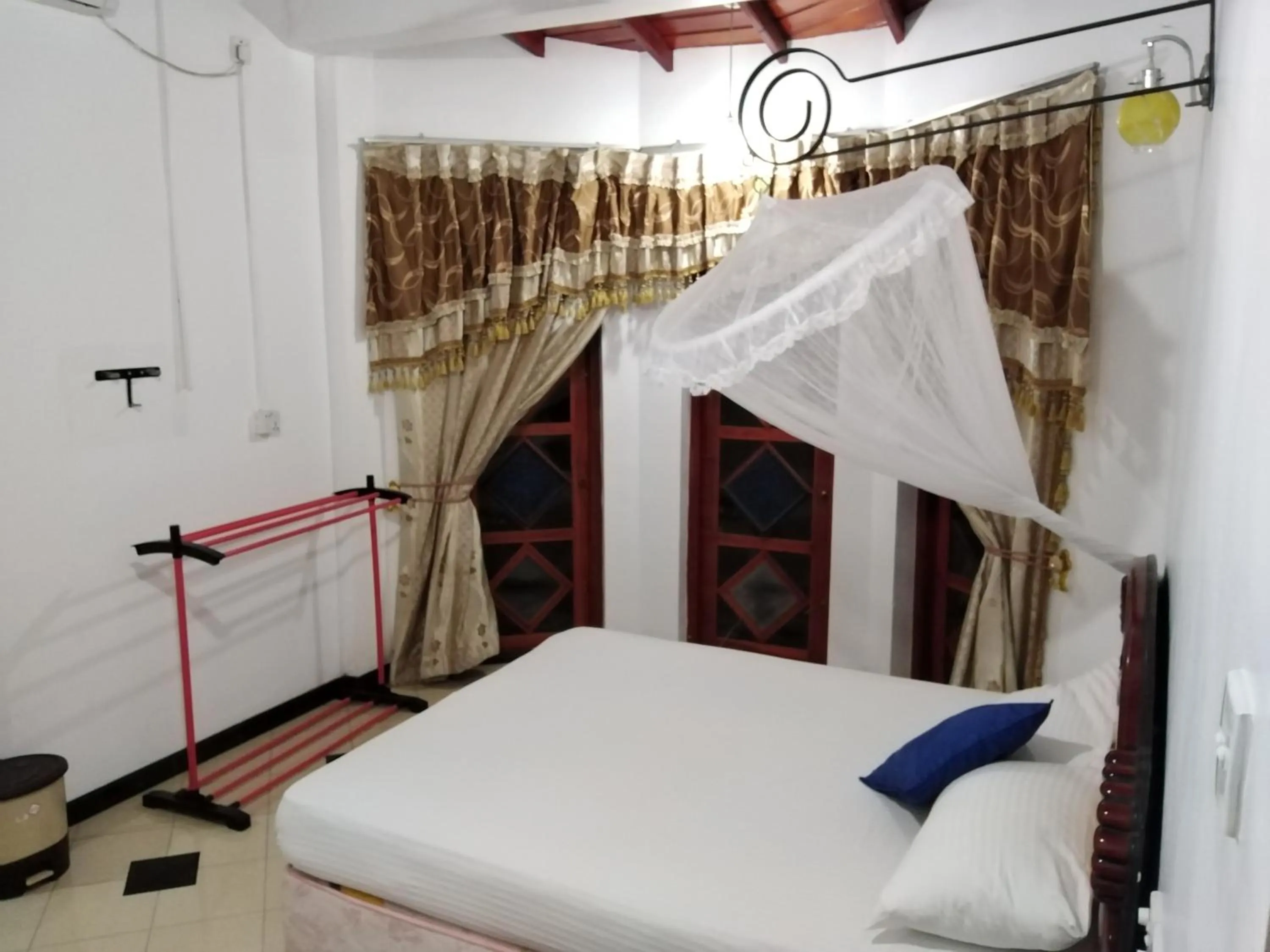 Bed in Peacock Reach Hotel