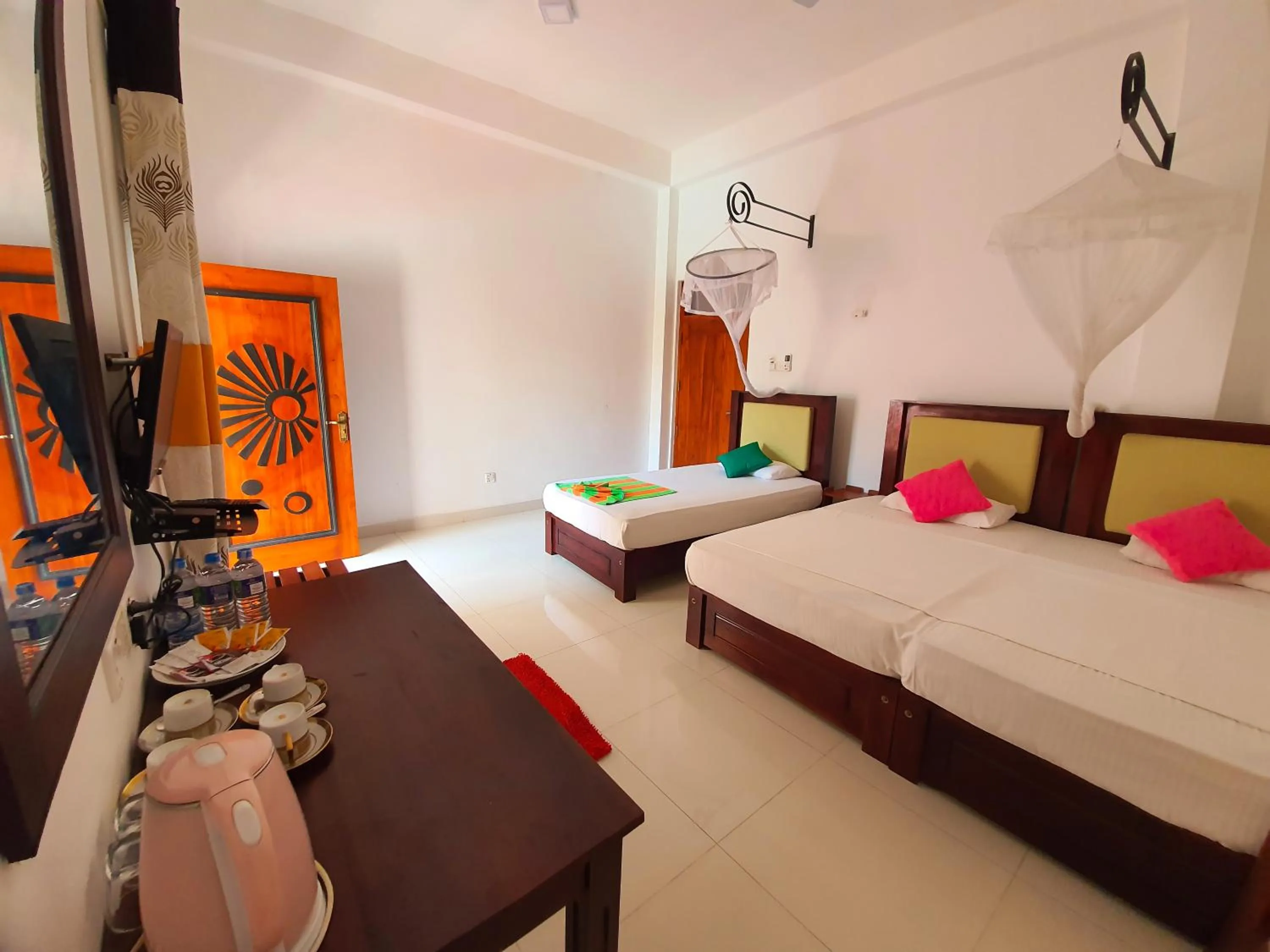 Bedroom, Bed in Peacock Reach Hotel