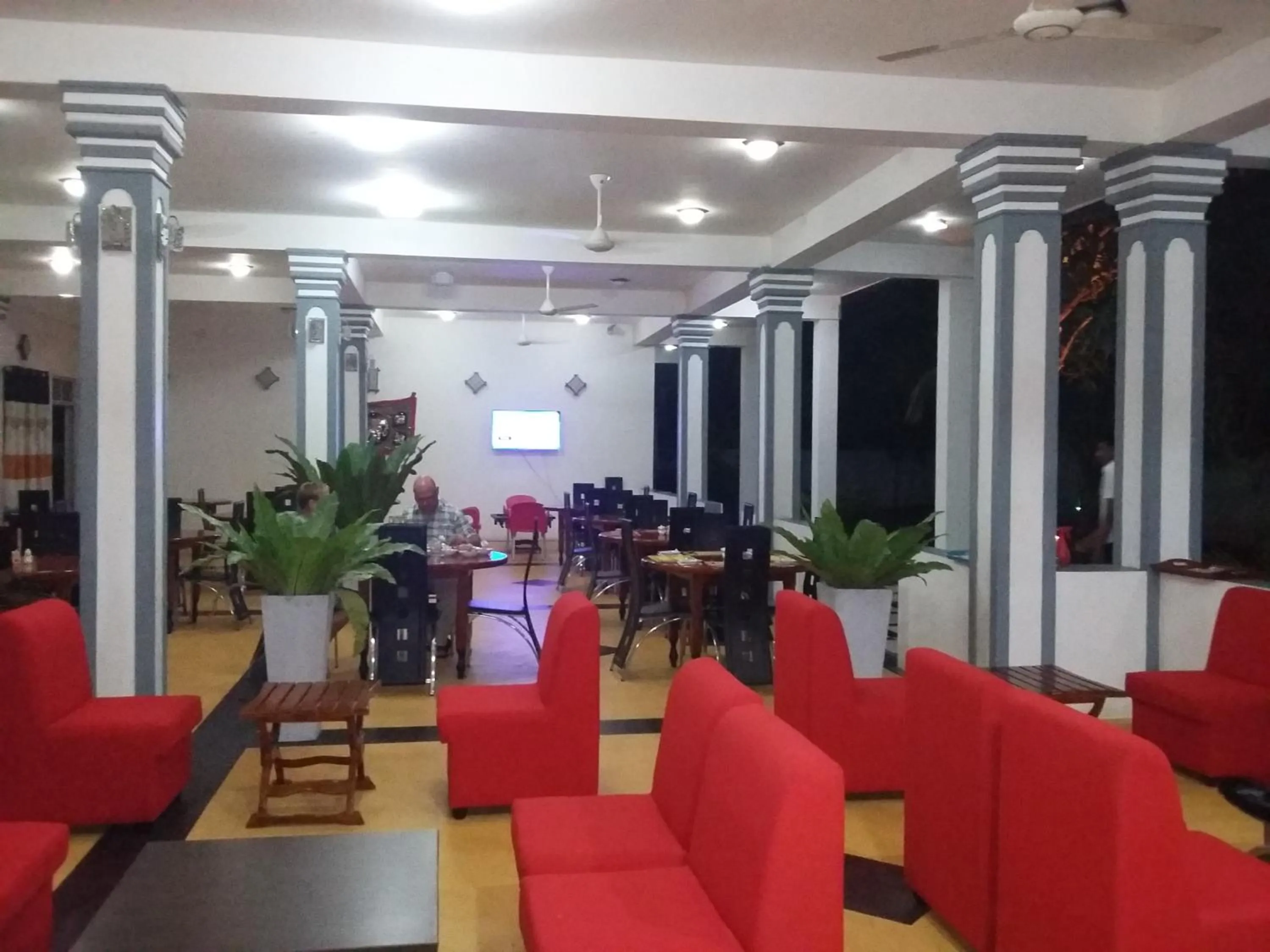 Communal lounge/ TV room in Peacock Reach Hotel