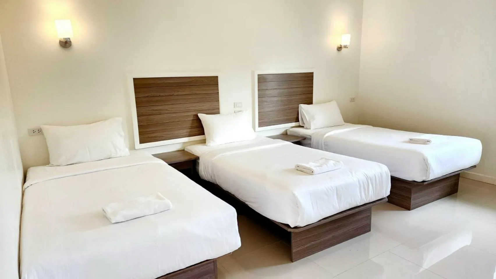 Bed in ONE Chumphon Hotel