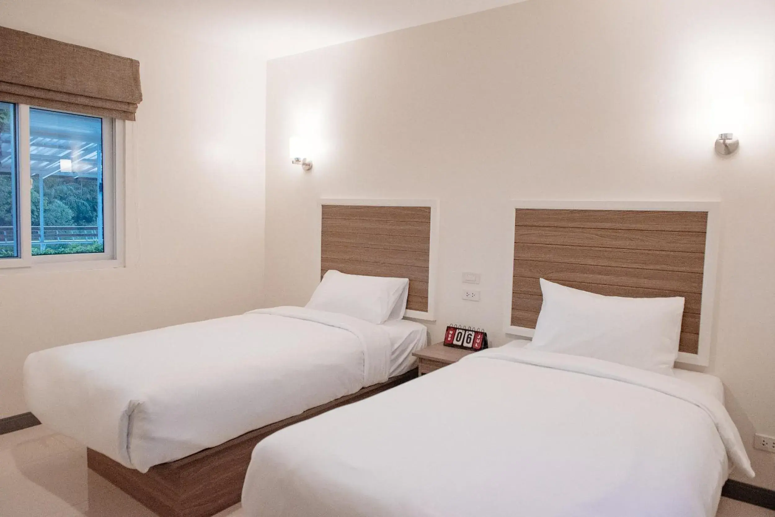 Deluxe Twin Room in ONE Chumphon Hotel Deluxe Twin Room in ONE Chumphon Hotel