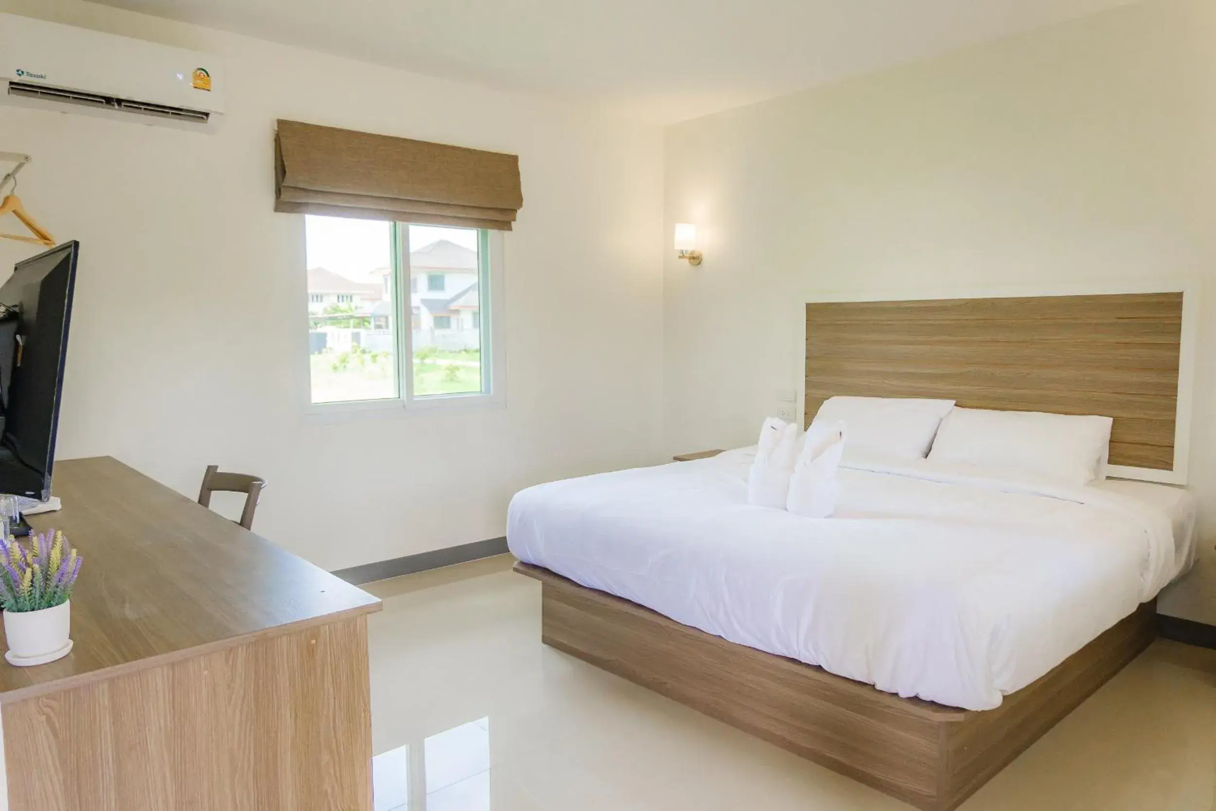 Deluxe King Room in ONE Chumphon Hotel Deluxe King Room in ONE Chumphon Hotel