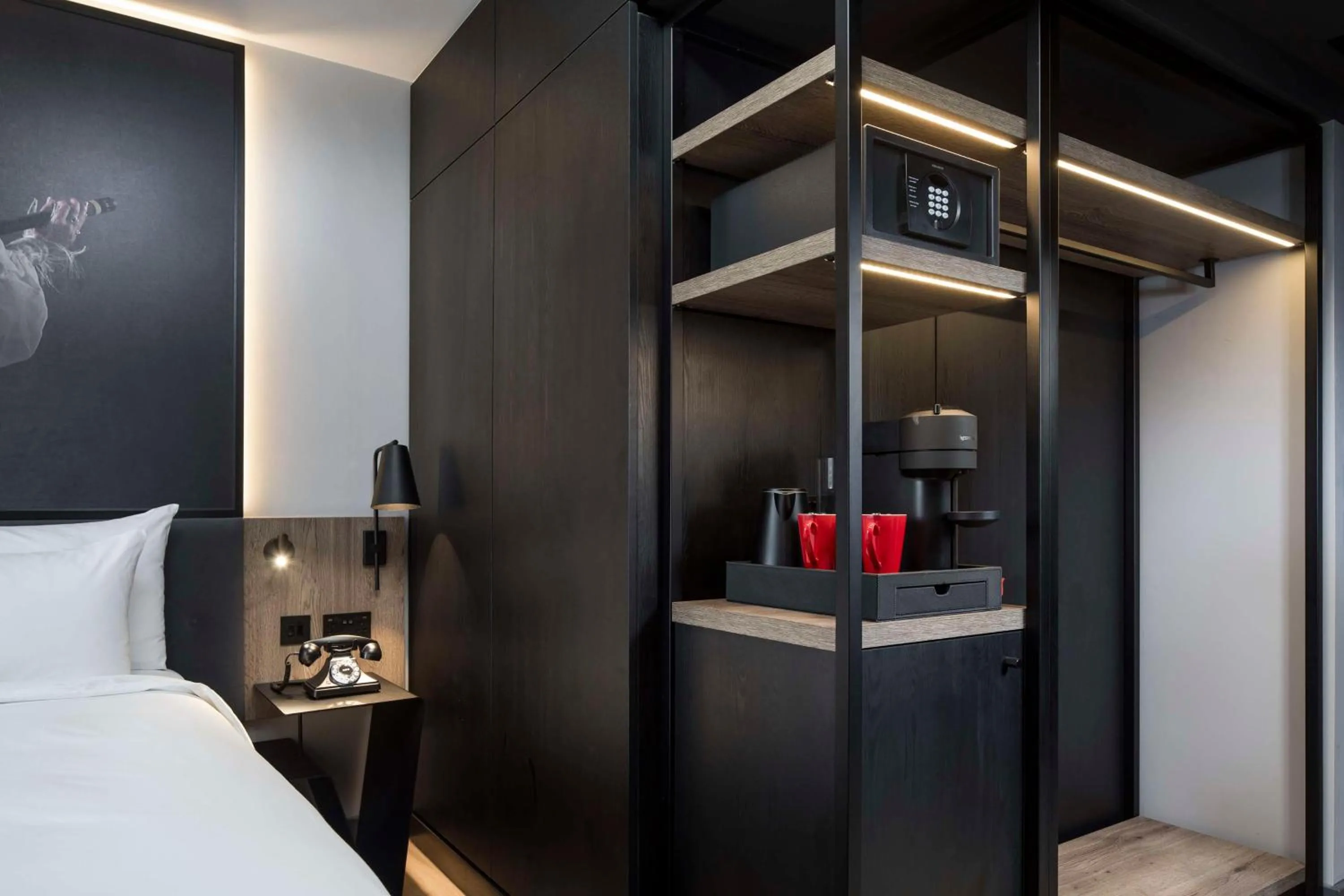 Bedroom, Bed in Radisson RED Hotel, Liverpool