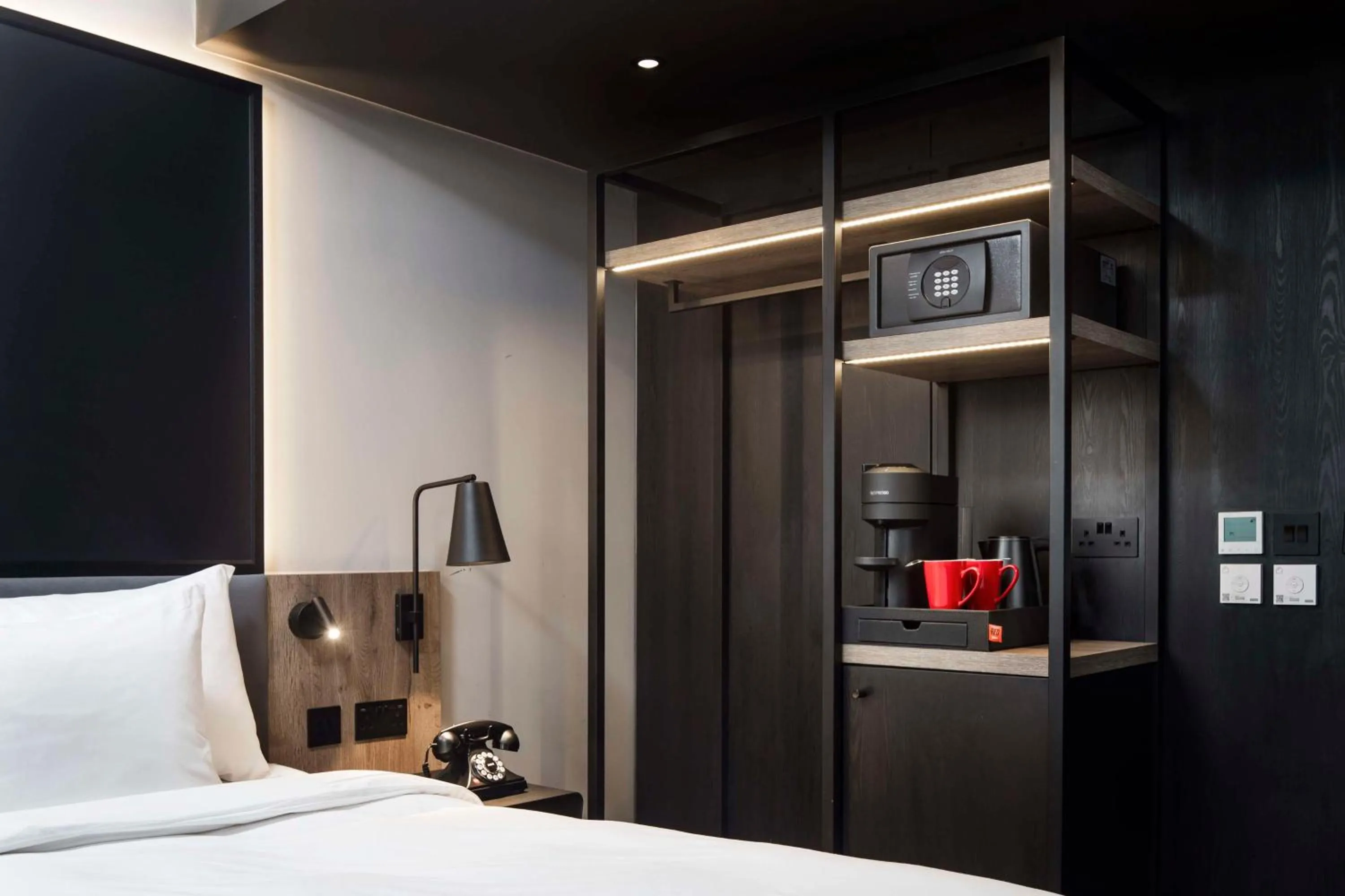 Bedroom, Bed in Radisson RED Hotel, Liverpool