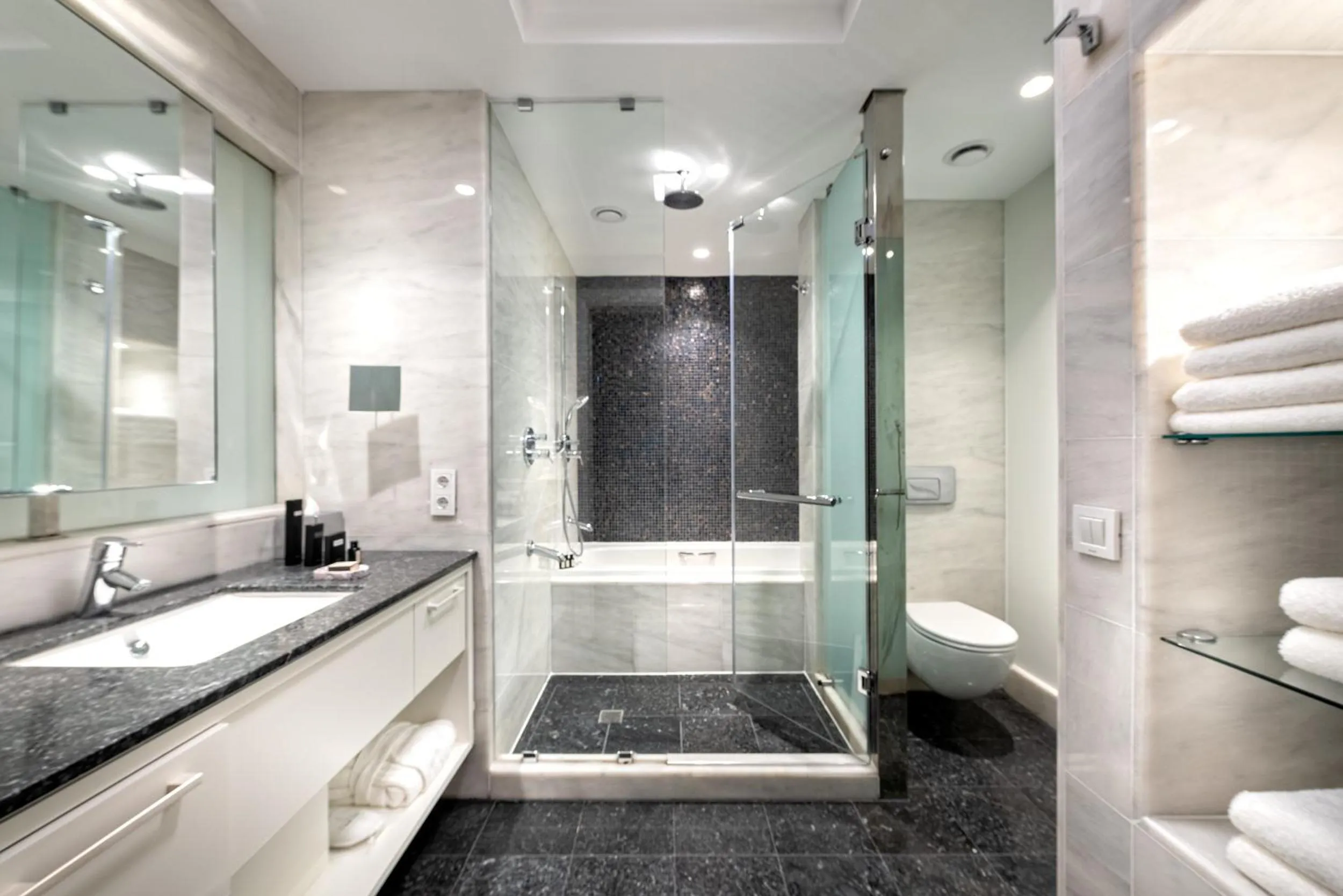 Toilet in The Stay Boulevard Nisantasi