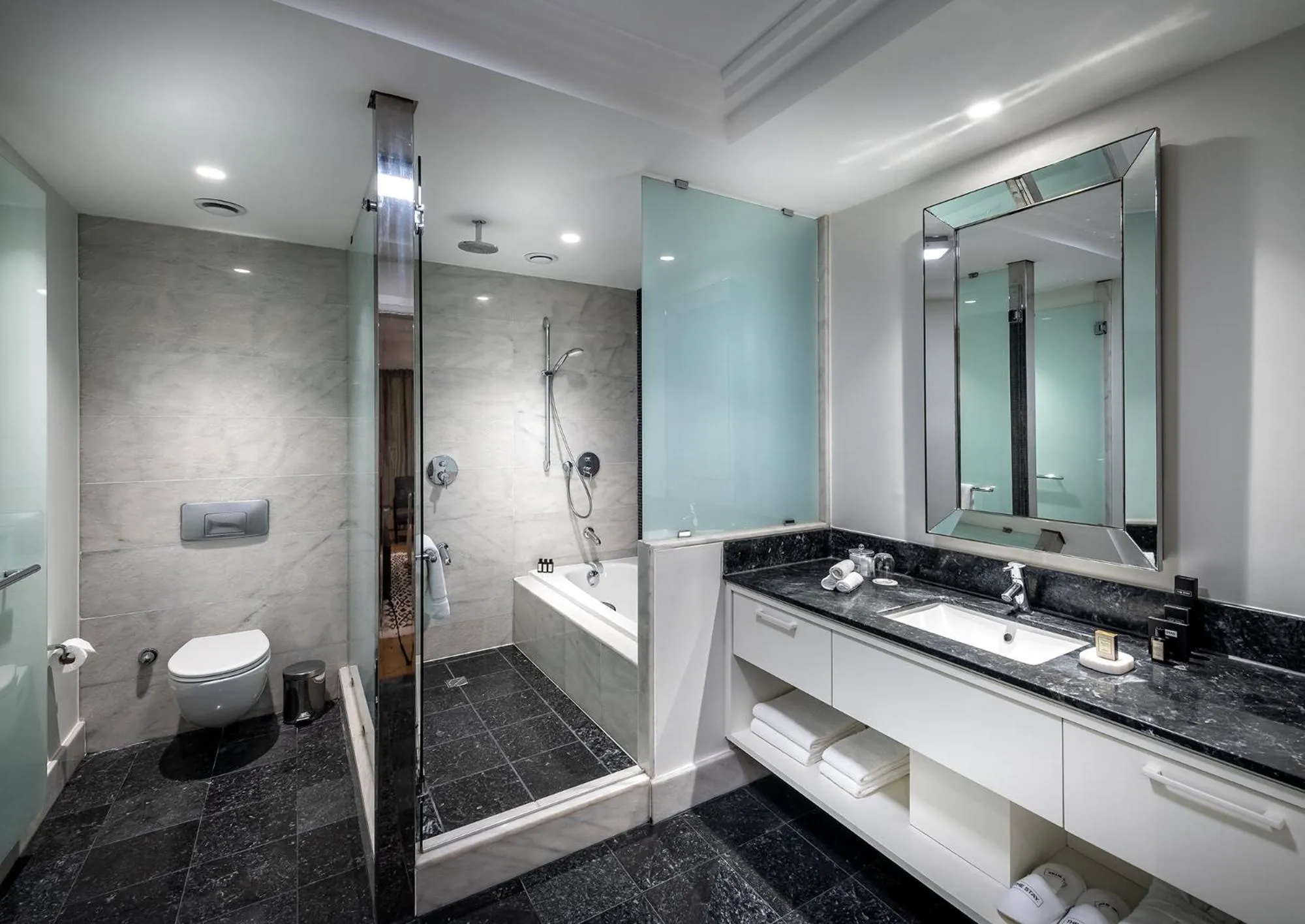 Toilet in The Stay Boulevard Nisantasi