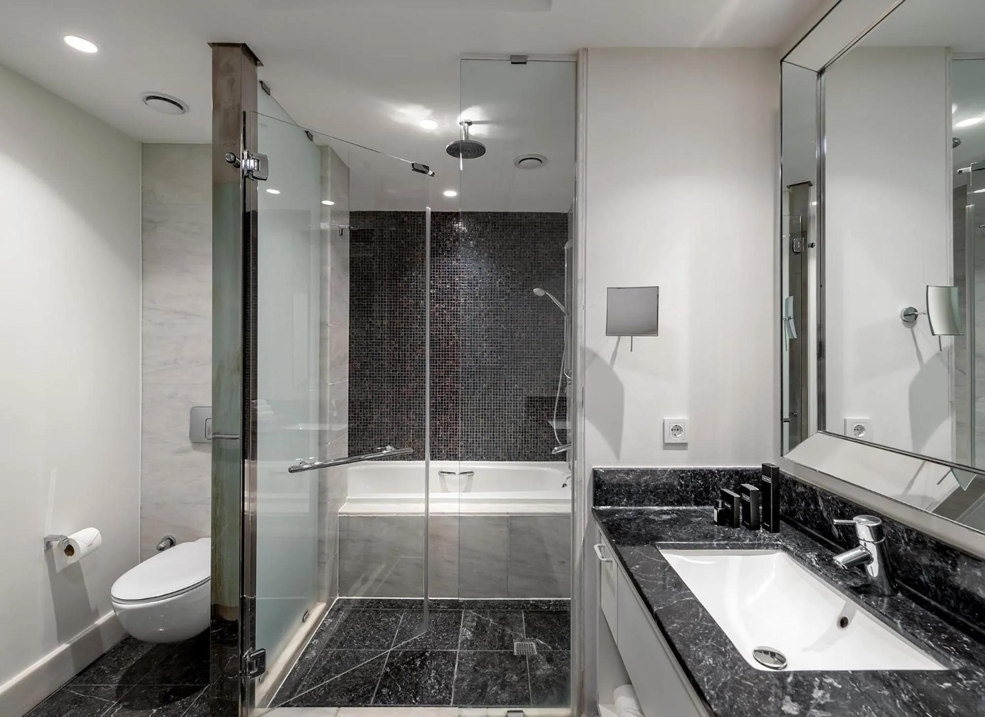 Toilet in The Stay Boulevard Nisantasi