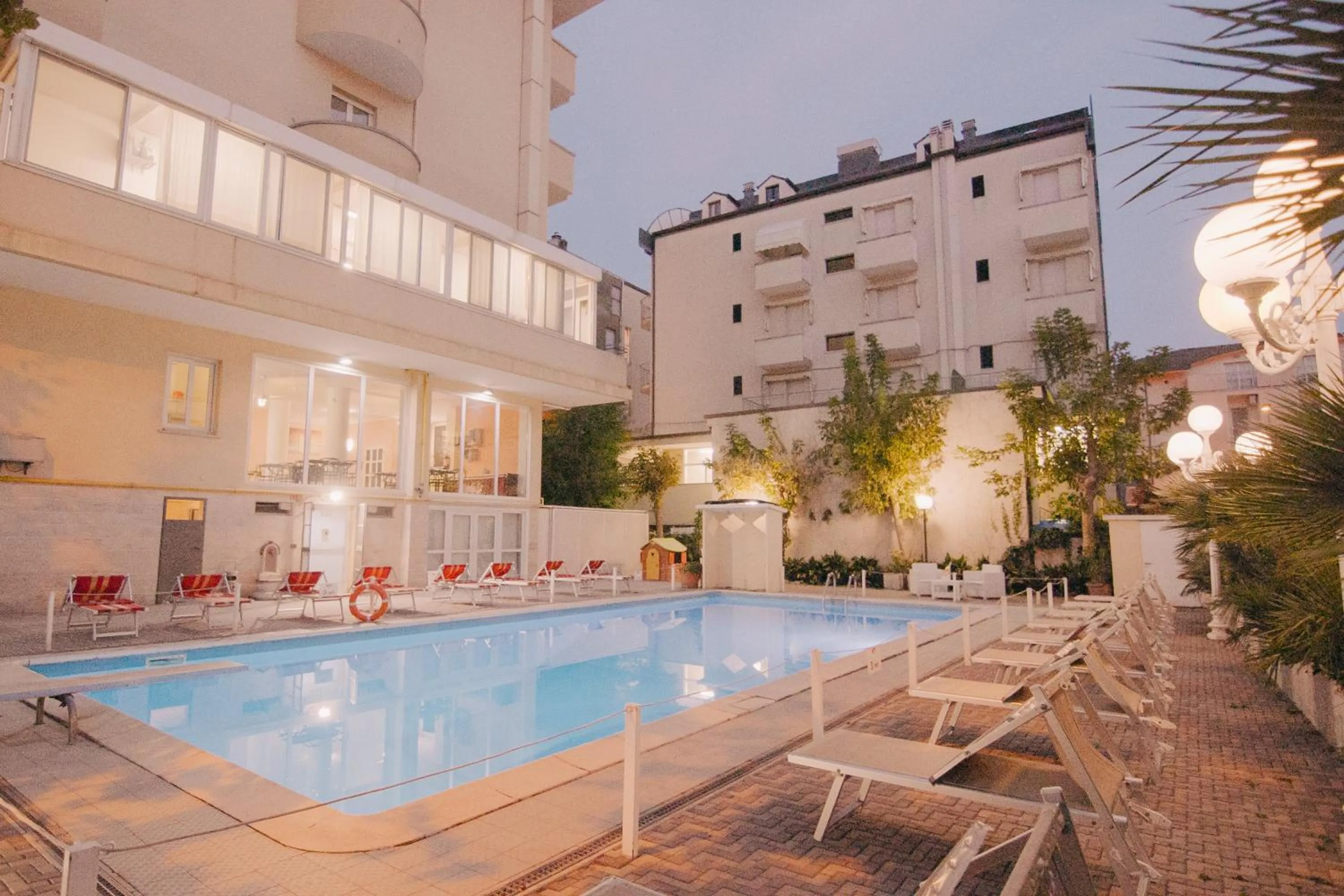 Pool view in Hotel Beverly