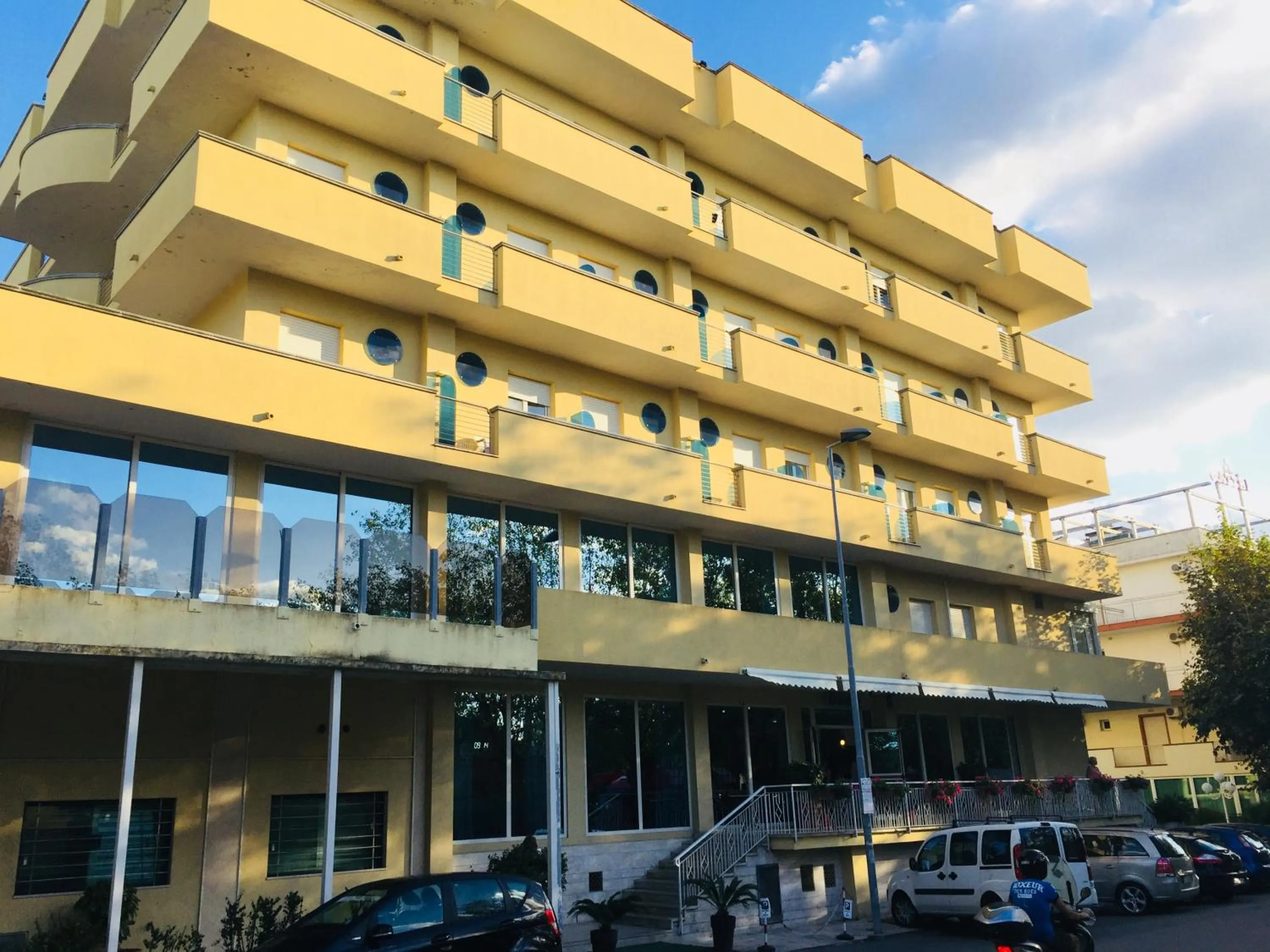 Facade/entrance in Hotel Beverly