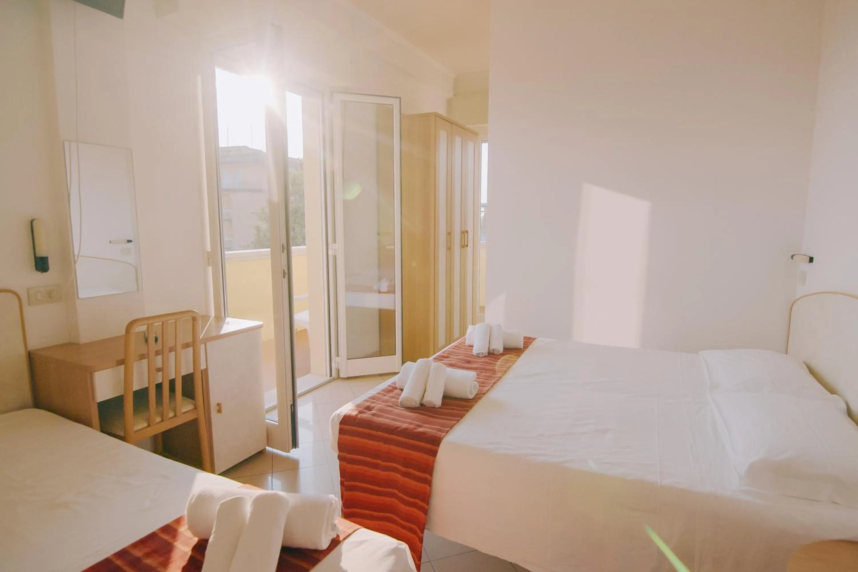 Photo of the whole room, Bed in Hotel Beverly