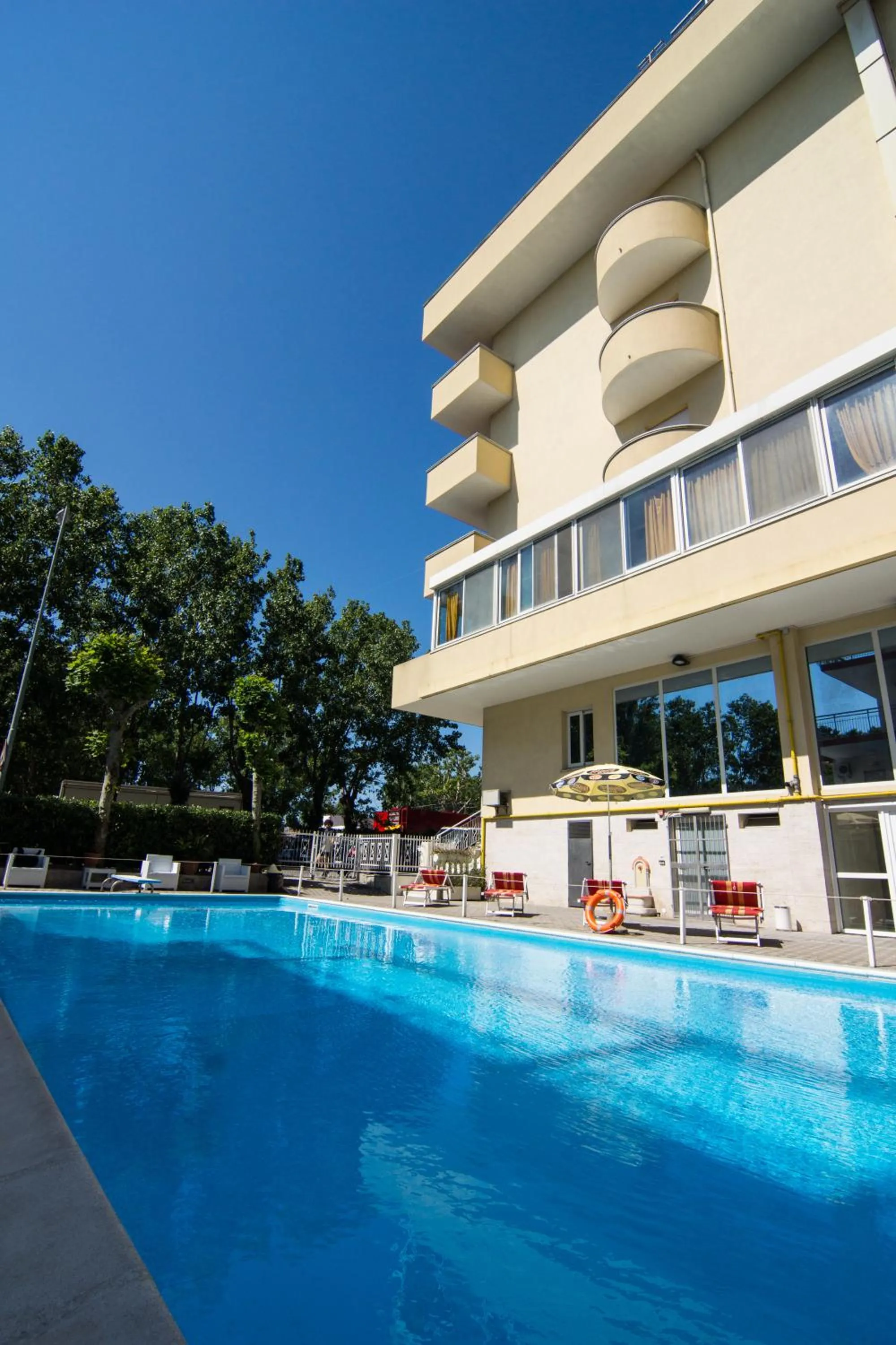 Swimming pool in Hotel Beverly