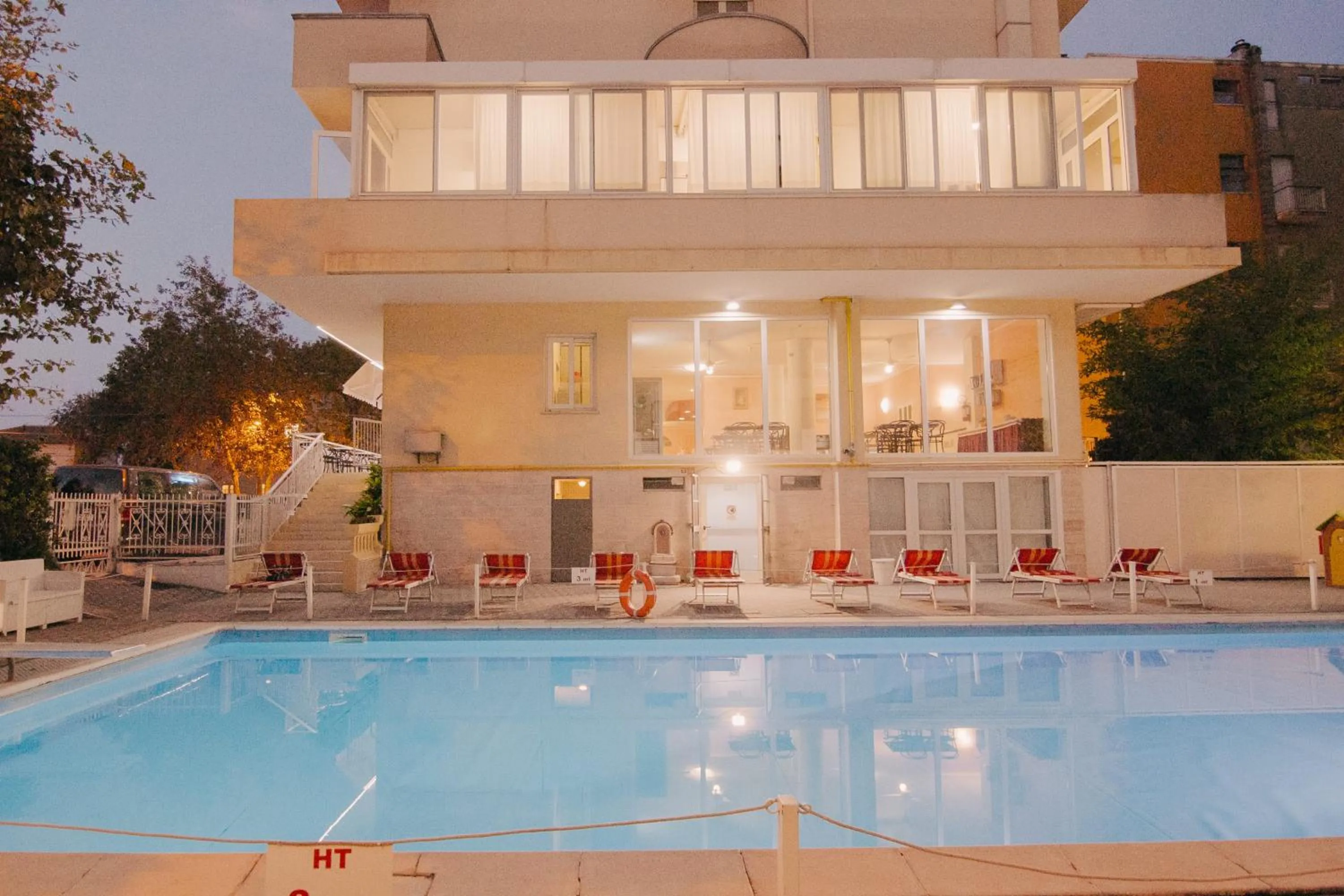 Pool view in Hotel Beverly