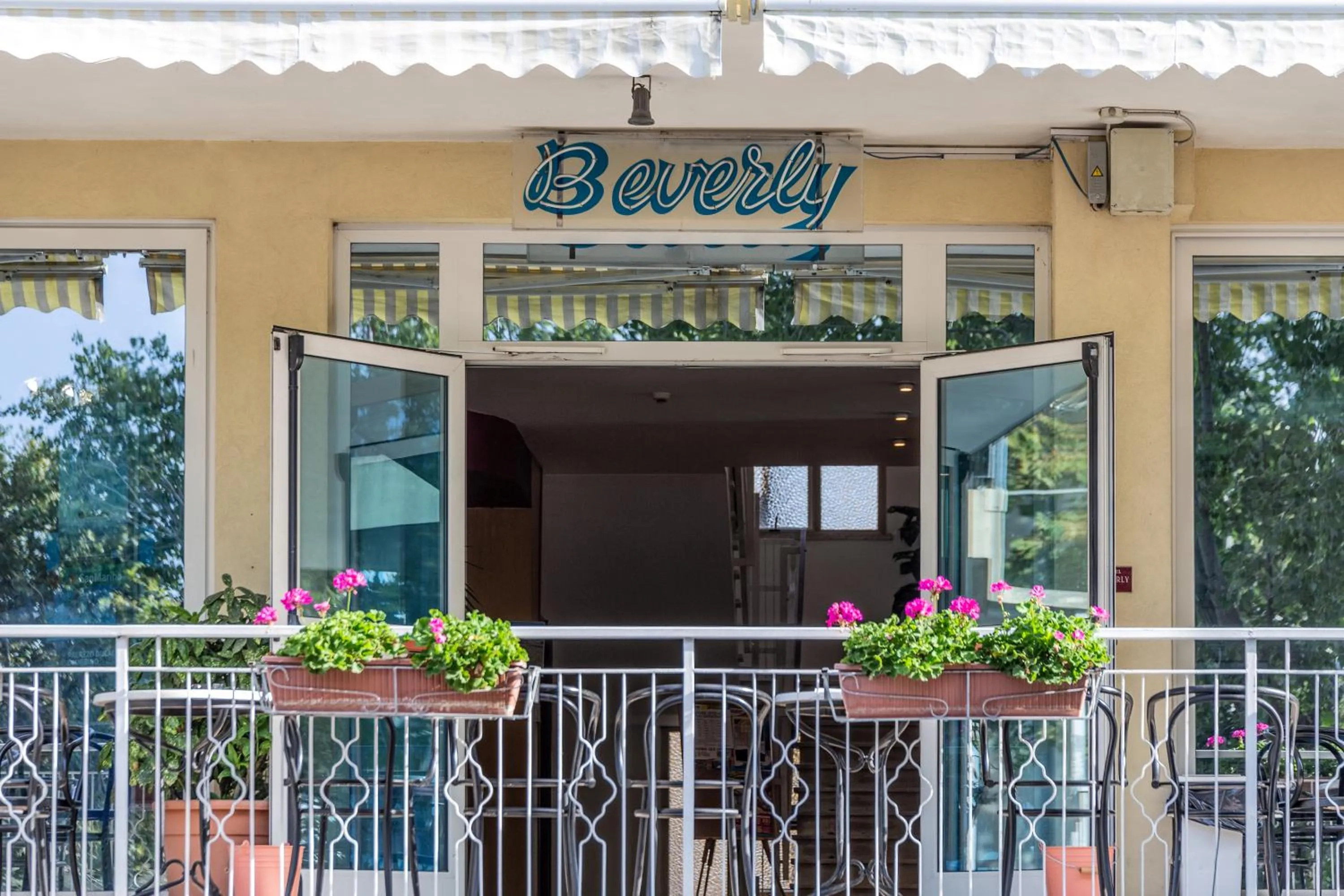 Facade/entrance in Hotel Beverly