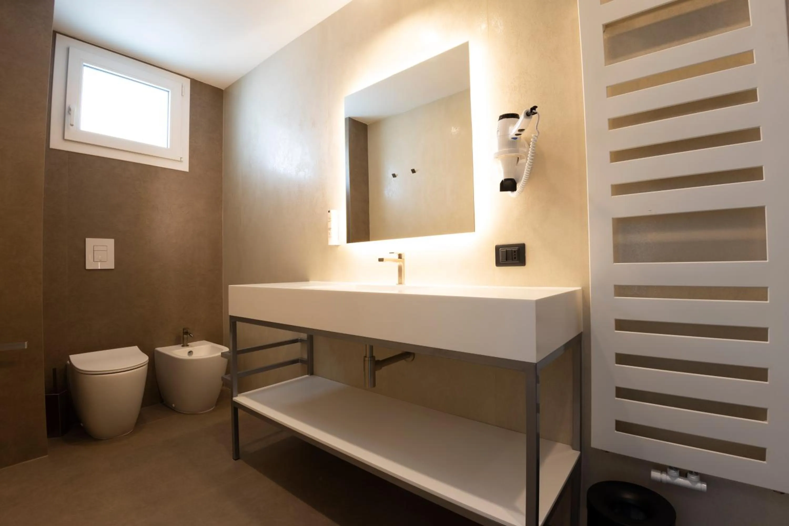 Toilet in Popula Rooms & Mediterranean Bay