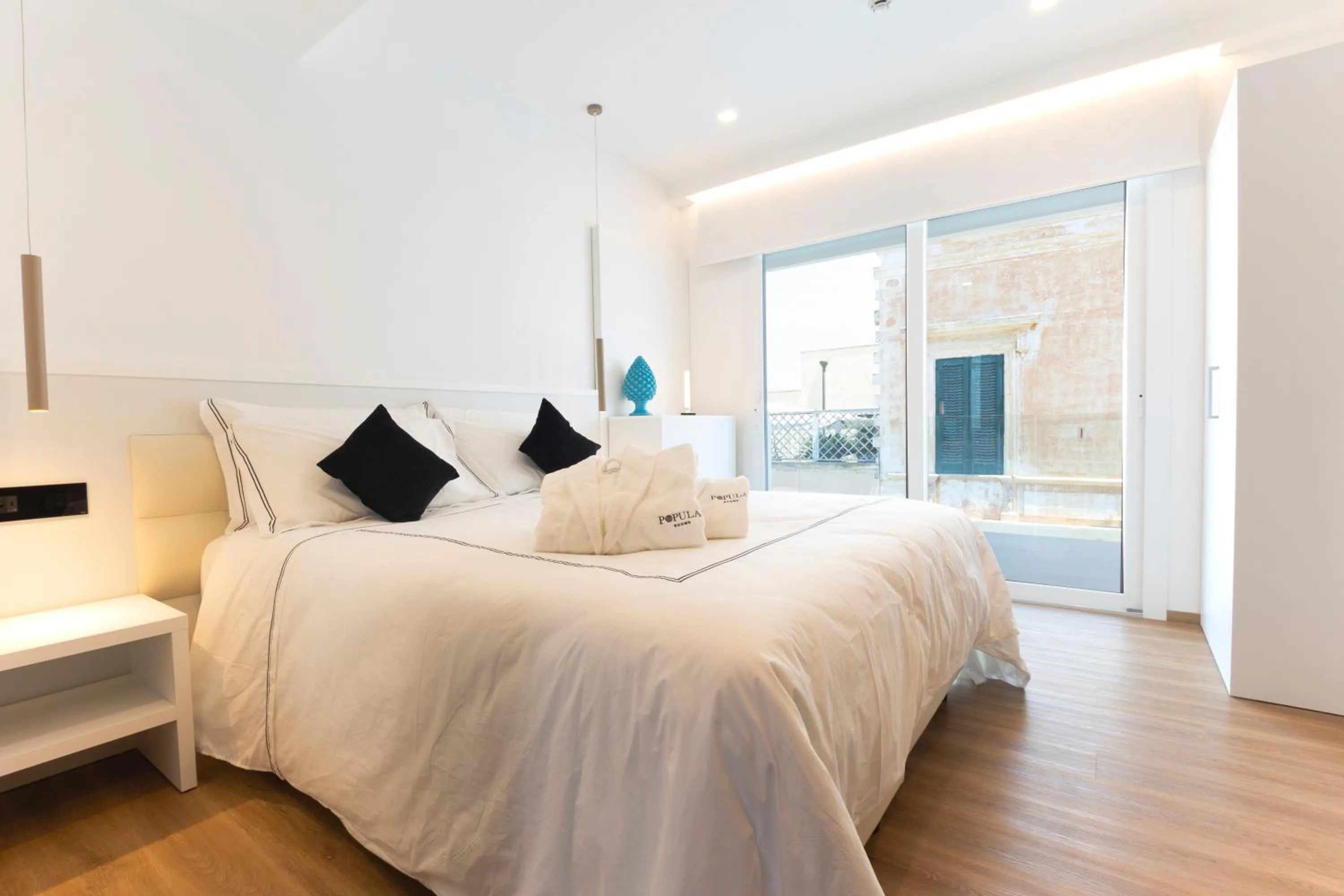 Bed in Popula Rooms & Mediterranean Bay