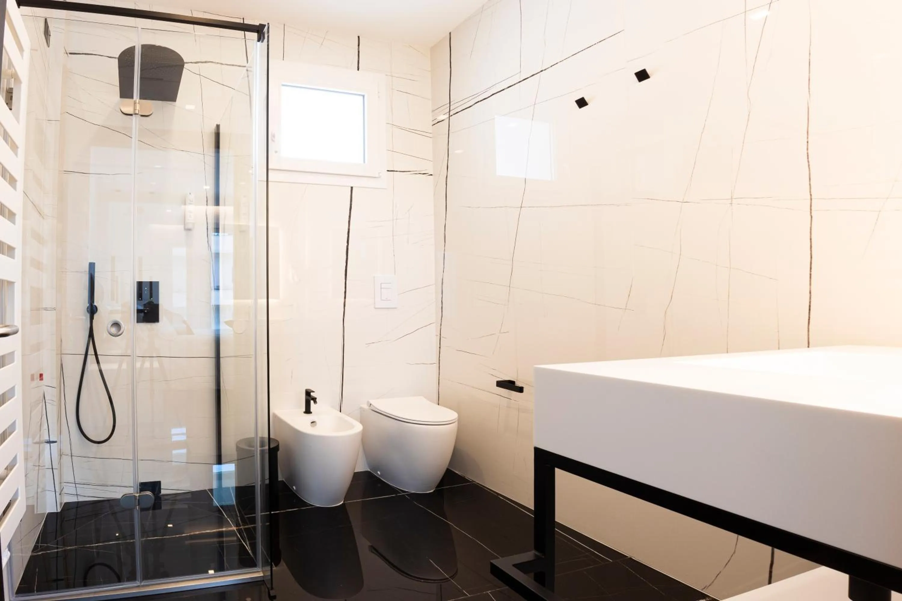 Shower in Popula Rooms & Mediterranean Bay