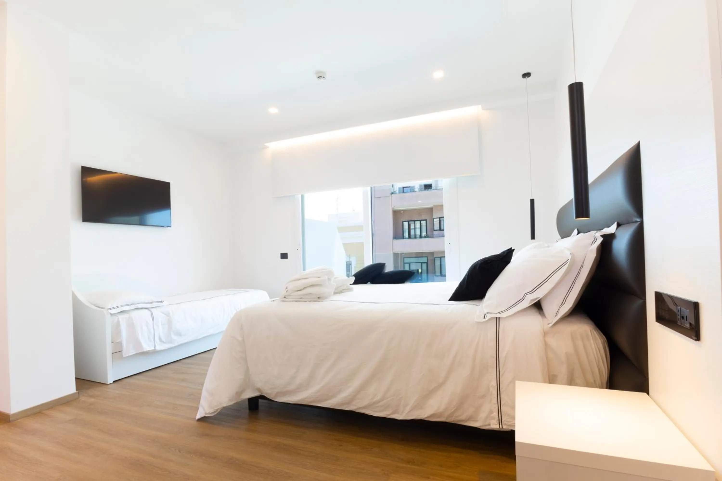 Bed in Popula Rooms & Mediterranean Bay