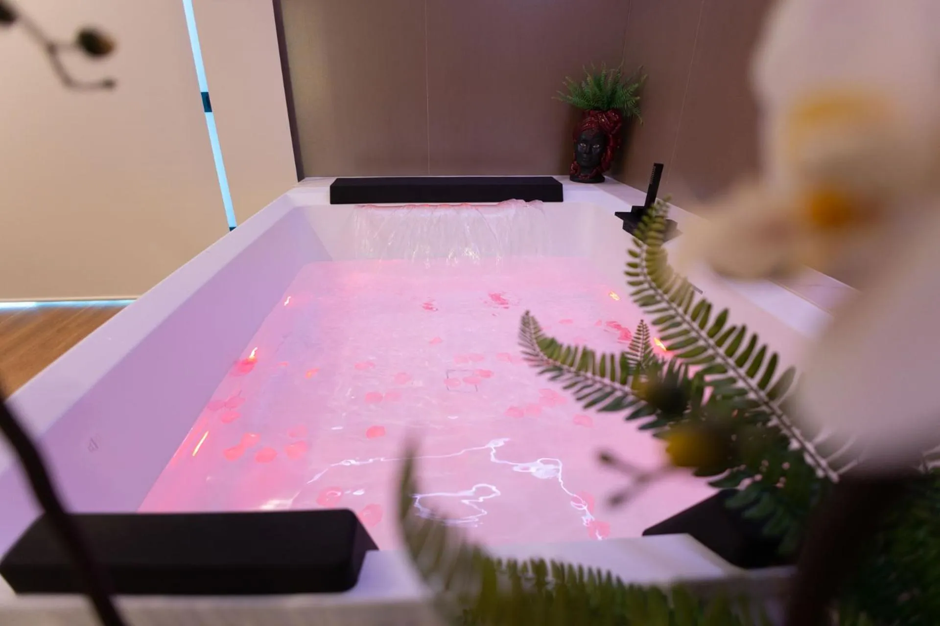 Hot Tub in Popula Rooms & Mediterranean Bay