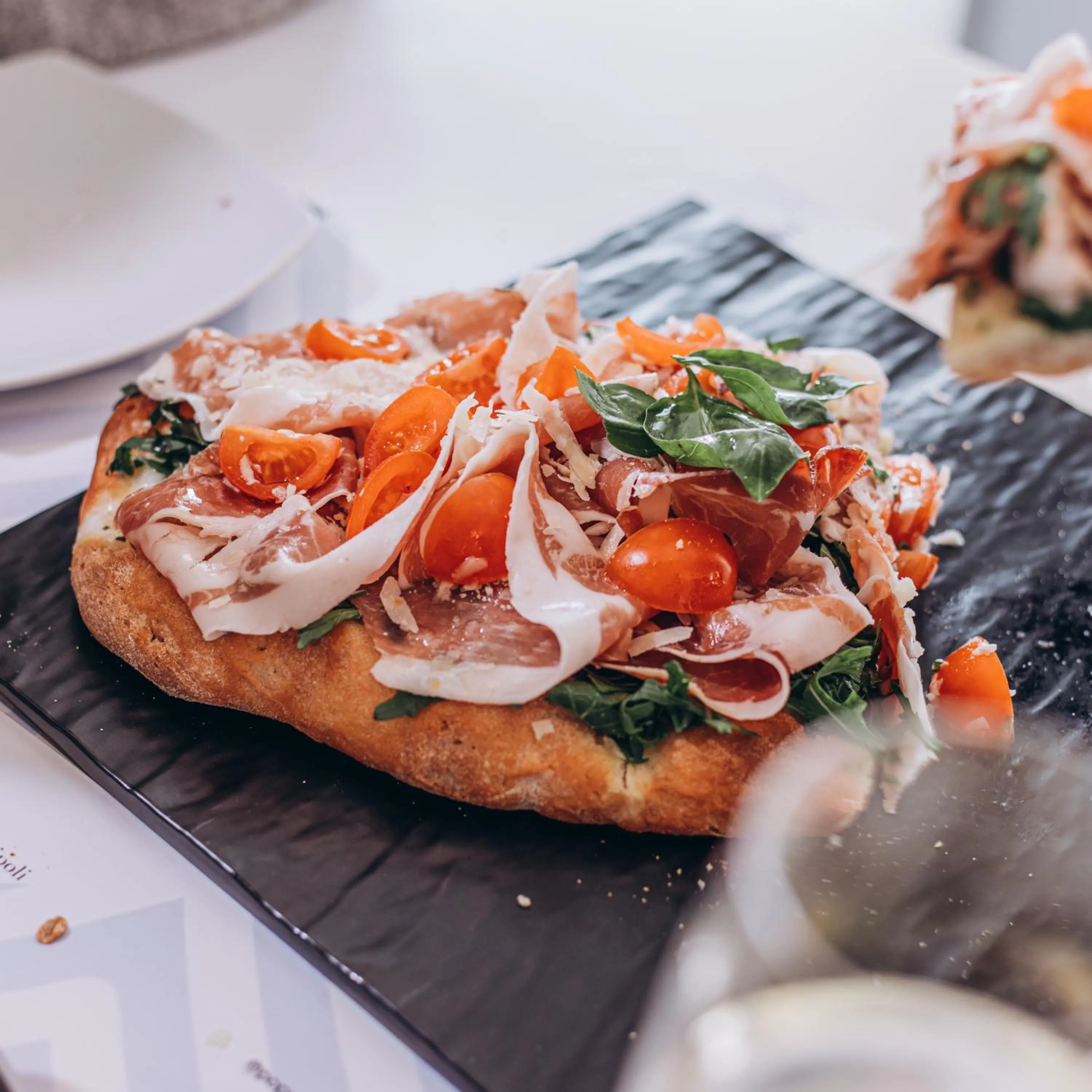 Restaurant/places to eat in Popula Rooms & Mediterranean Bay