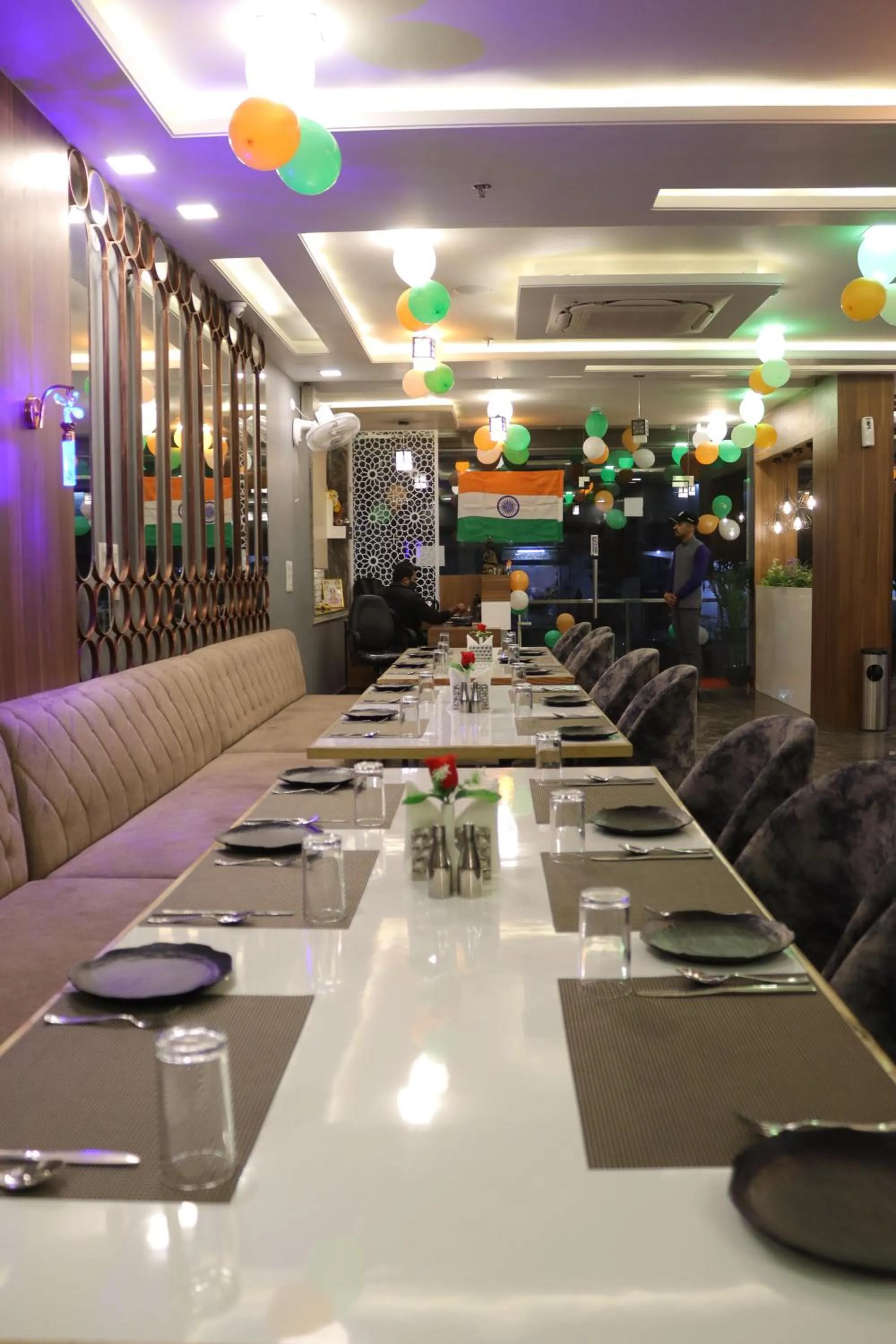 Restaurant/places to eat in Hotel Jai Harsh