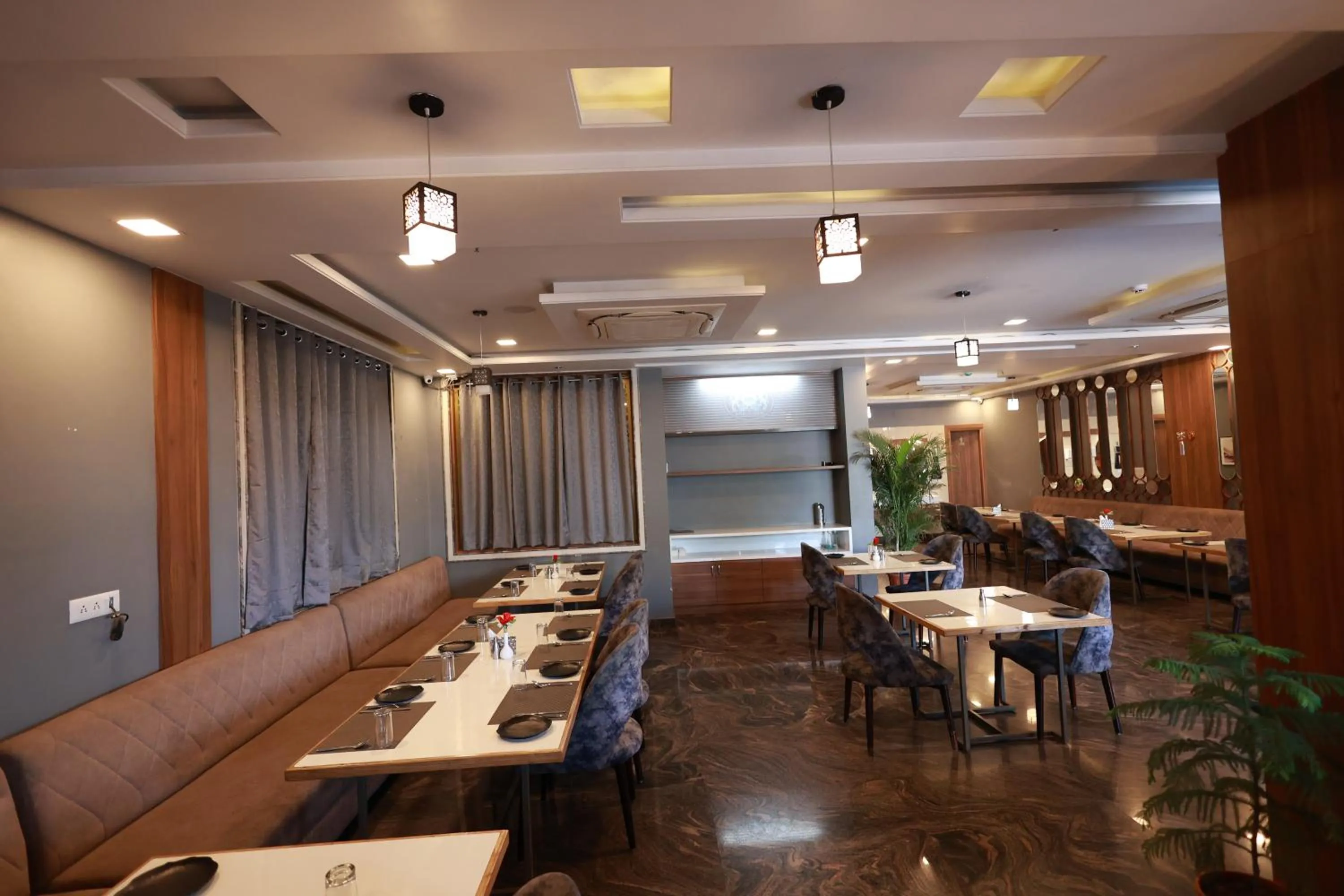 Restaurant/places to eat in Hotel Jai Harsh