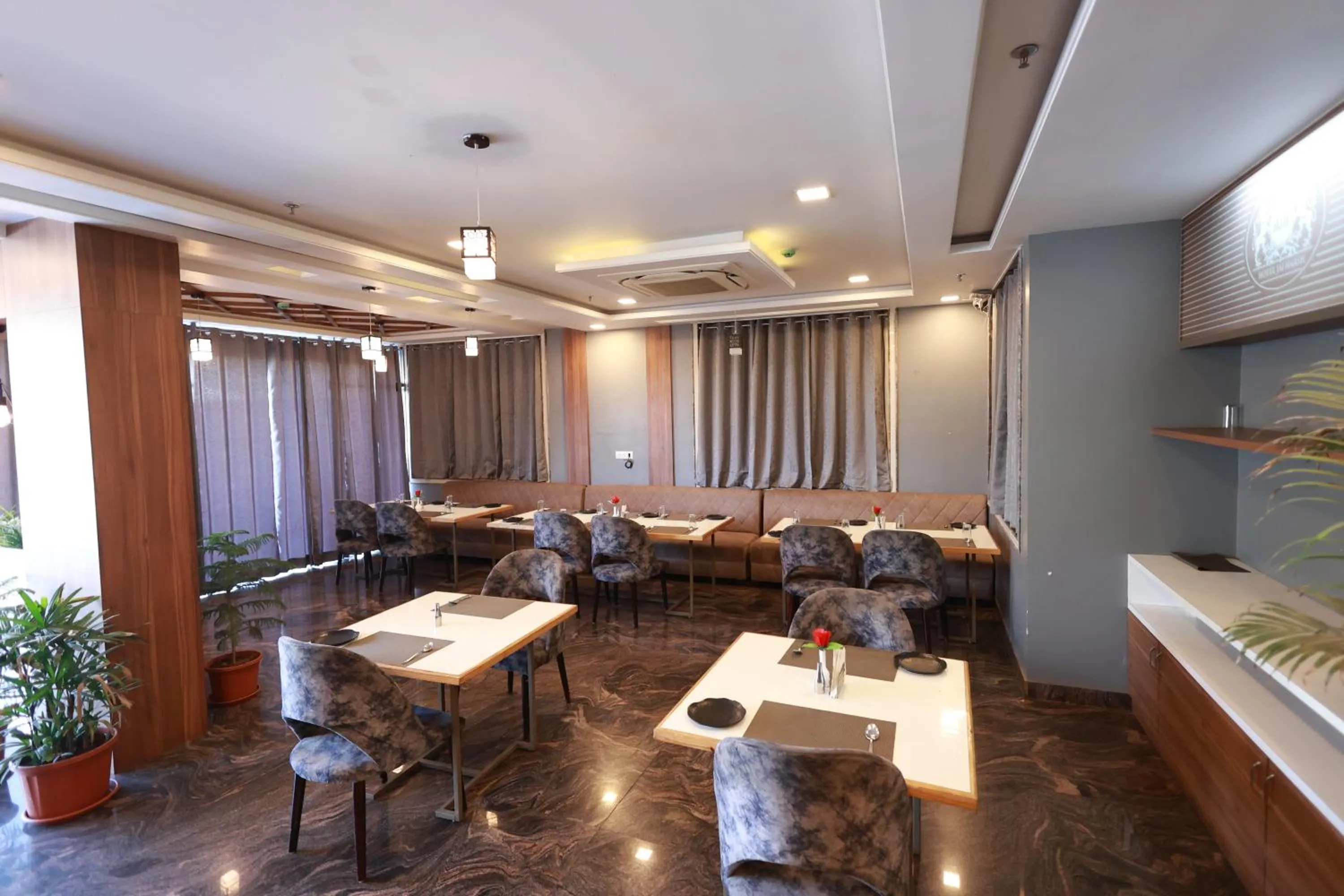 Restaurant/places to eat in Hotel Jai Harsh