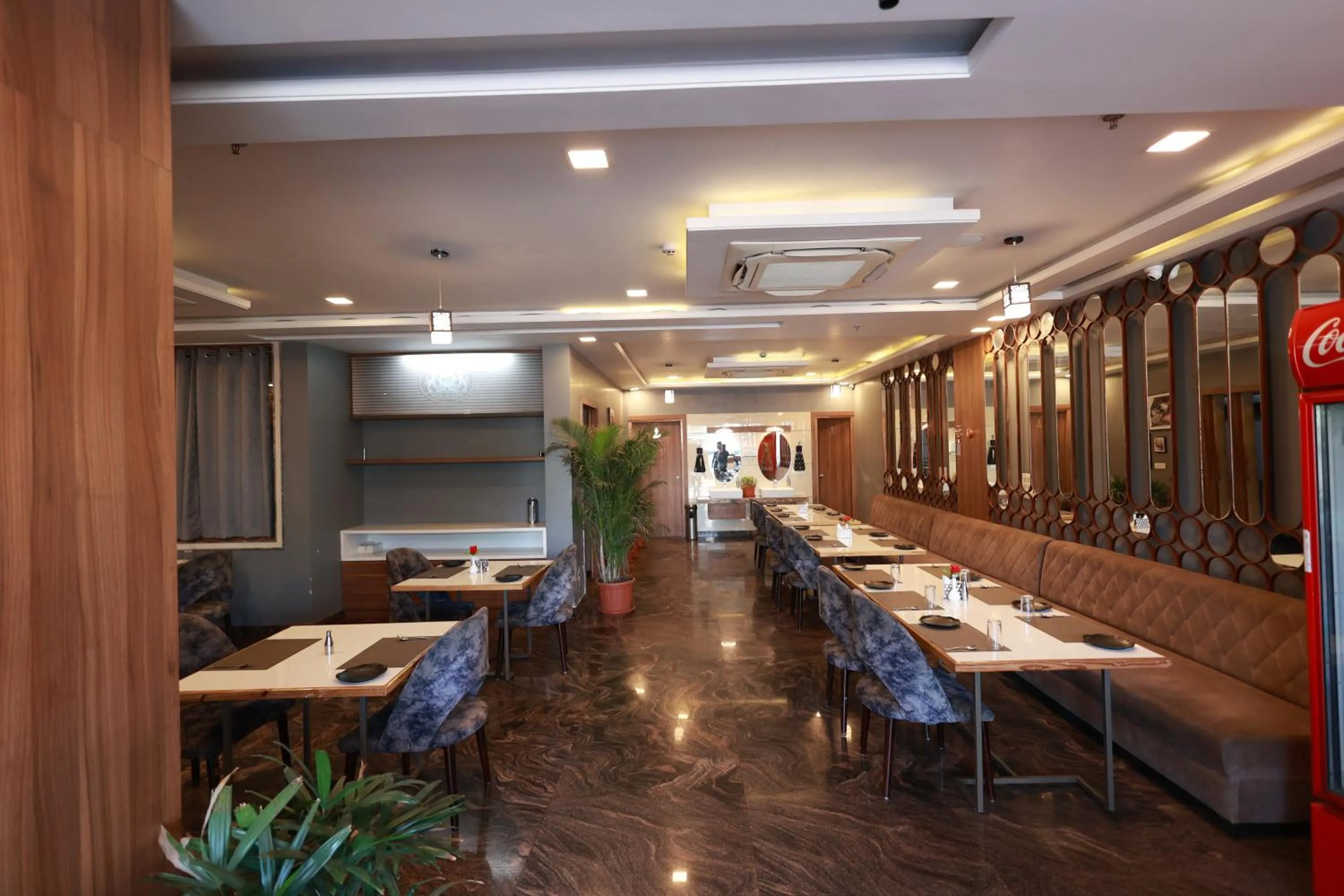 Restaurant/places to eat in Hotel Jai Harsh